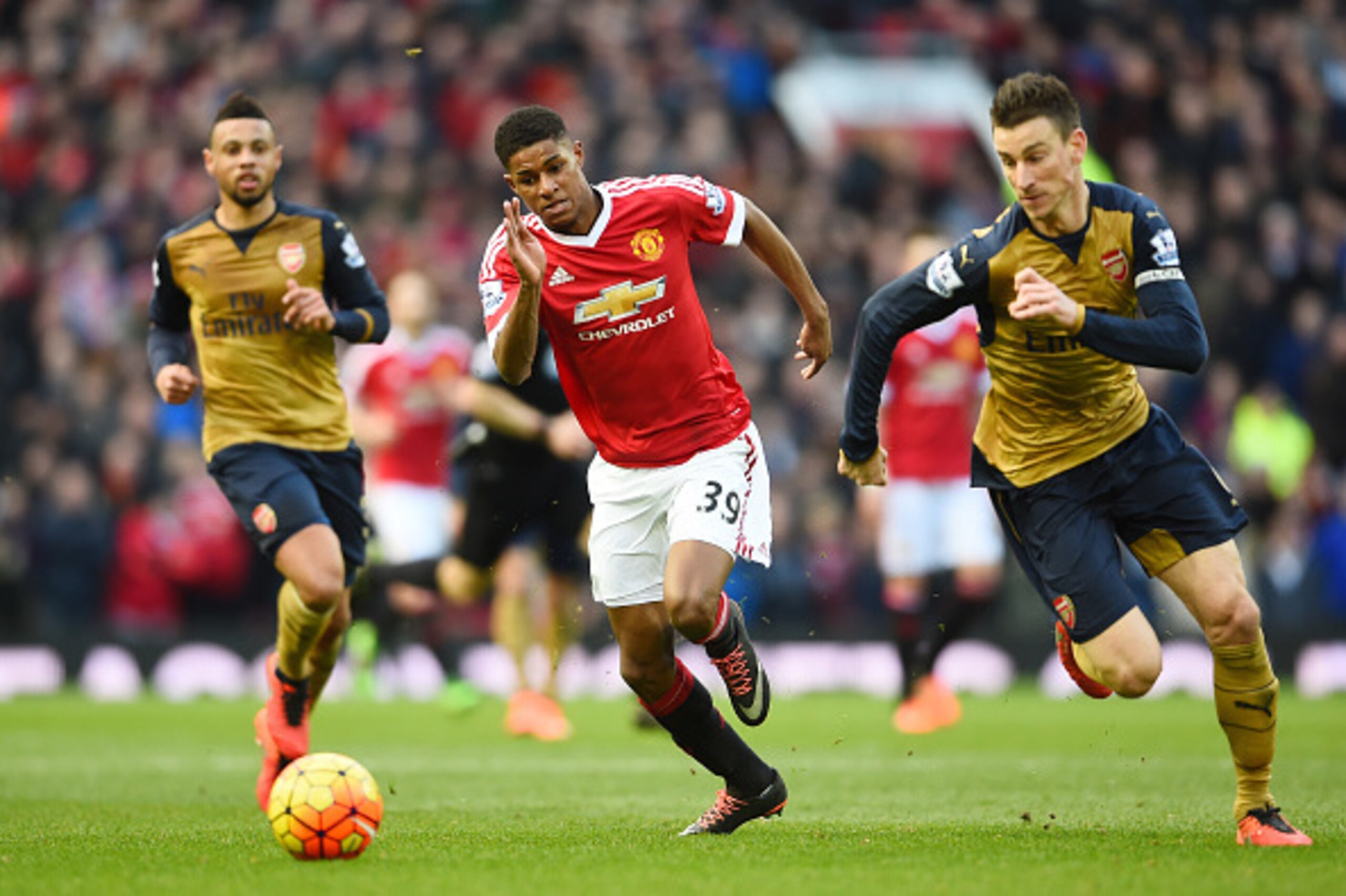 MANCHESTER, ENGLAND - FEBRUARY 28: Marcus Rashford of Manchester United runs for the ball with Laurent Koscielny of Arsenal during the Barclays Premier League match between Manchester United and Arsenal at Old Trafford on February 28, 2016 in Manchester, 