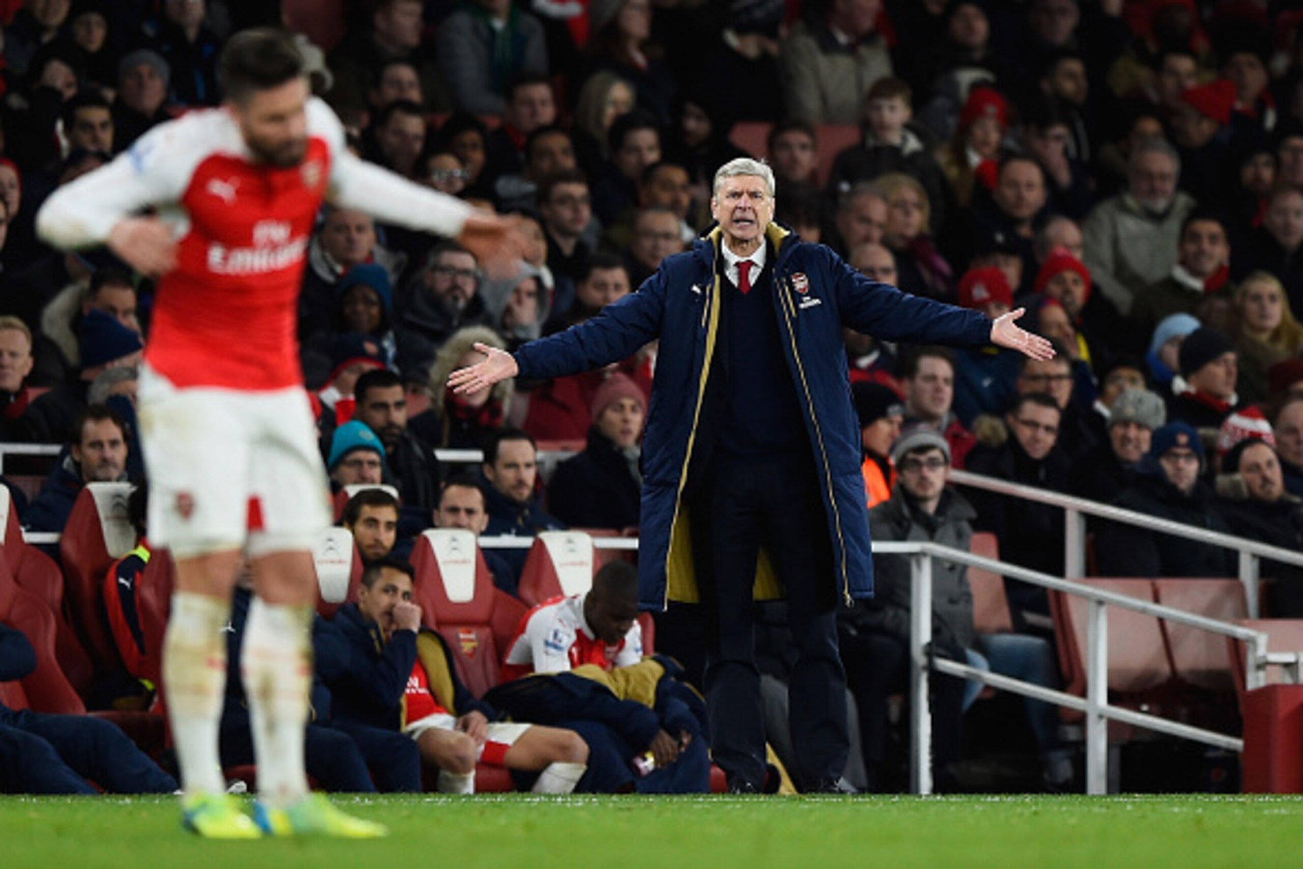 LONDON, ENGLAND - MARCH 02:  Arsene Wenger Manager of Arsenal gestures during the Barclays Premier League match between Arsenal and Swansea City at the Emirates Stadium on March 2, 2016 in London, England.  (Photo by Mike Hewitt/Getty Images)