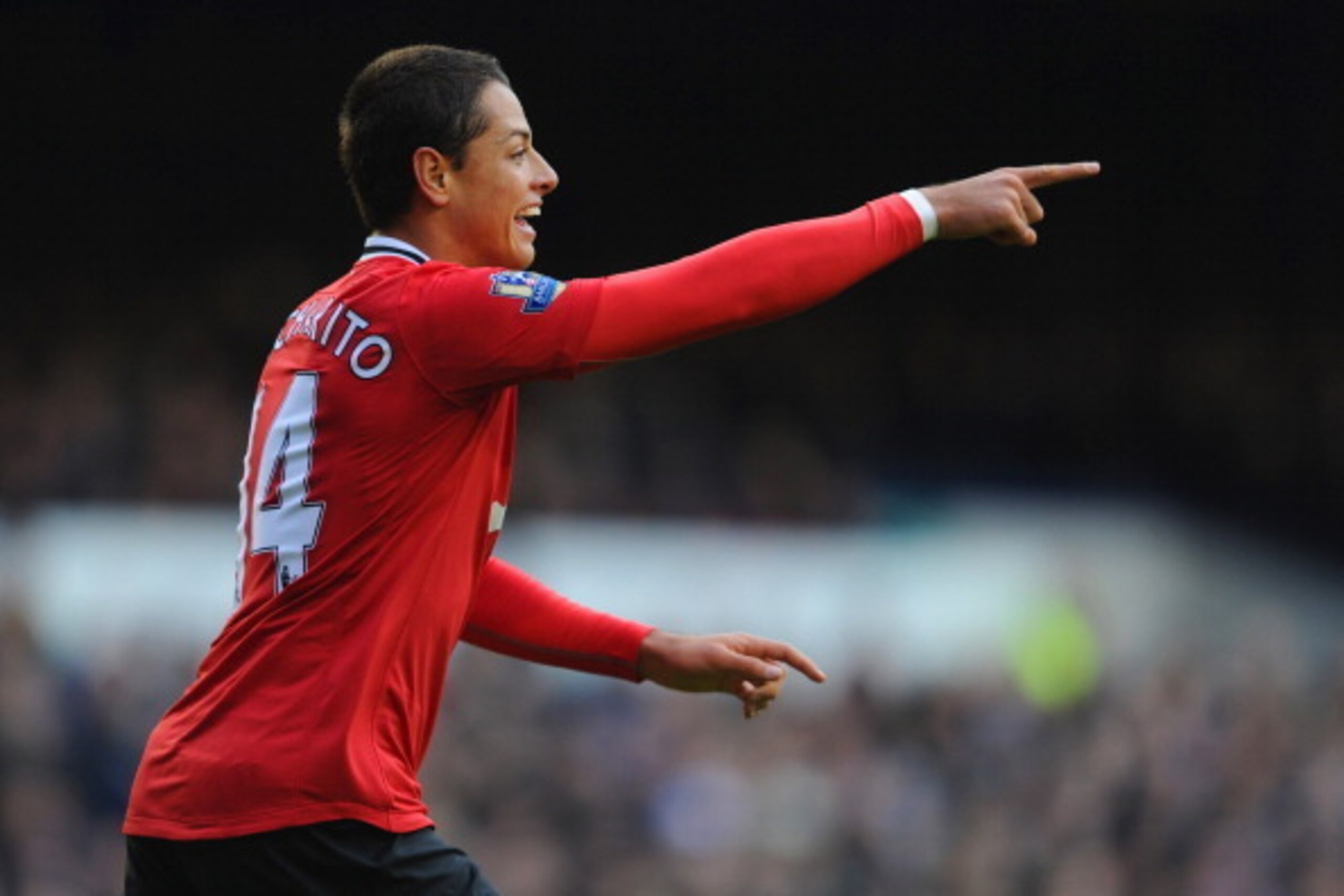 LIVERPOOL, ENGLAND - OCTOBER 29:  Javier Hernandez of Manchester United celebrates scoring the opening goal during the Barclays Premier League match between Everton and Manchester United at Goodison Park on October 29, 2011 in Liverpool, England.  (Photo 