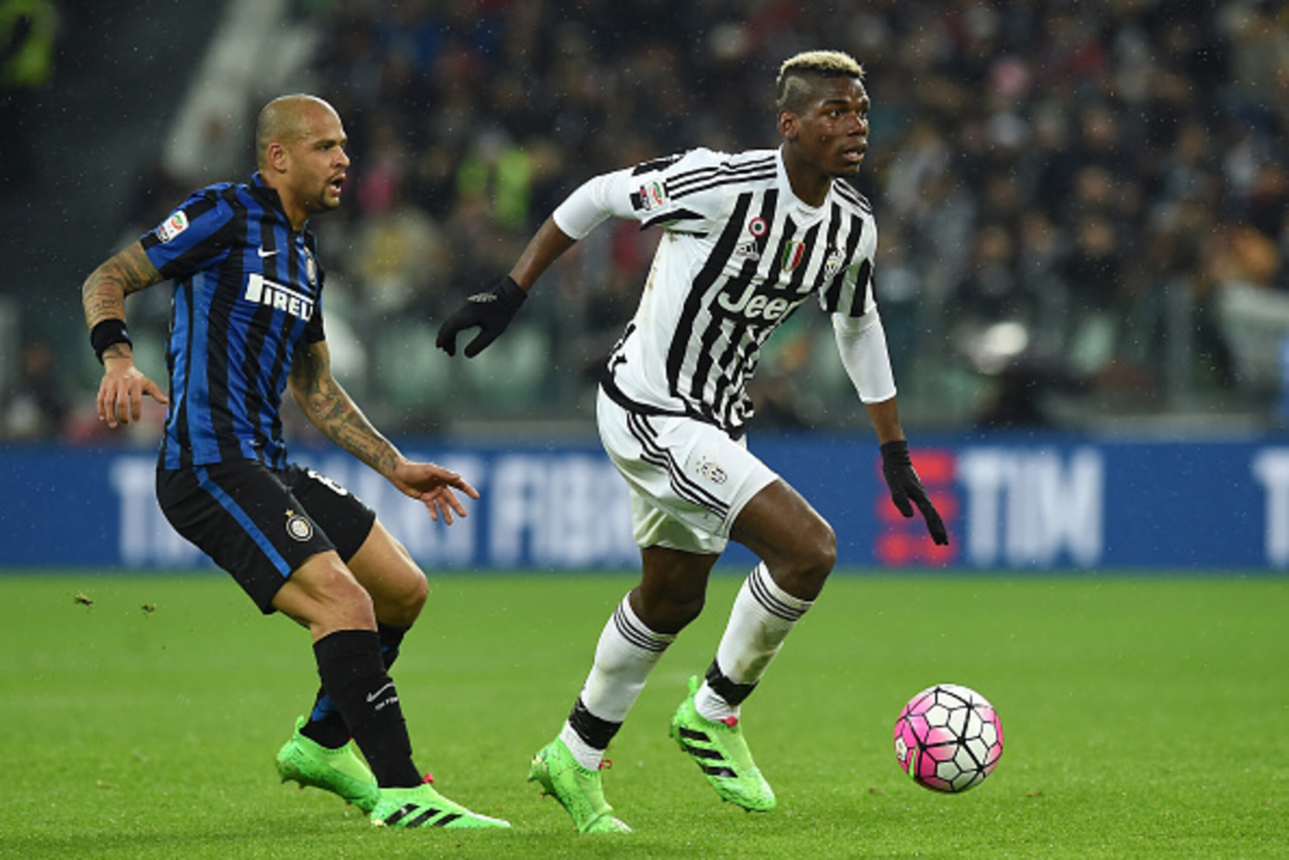 TURIN, ITALY - FEBRUARY 28:  Paul Pogba (R) of Juventus FC in action against Felipe Melo of FC Internazionale Milano during the Serie A match between Juventus FC and FC Internazionale Milano at Juventus Arena on February 28, 2016 in Turin, Italy.  (Photo 