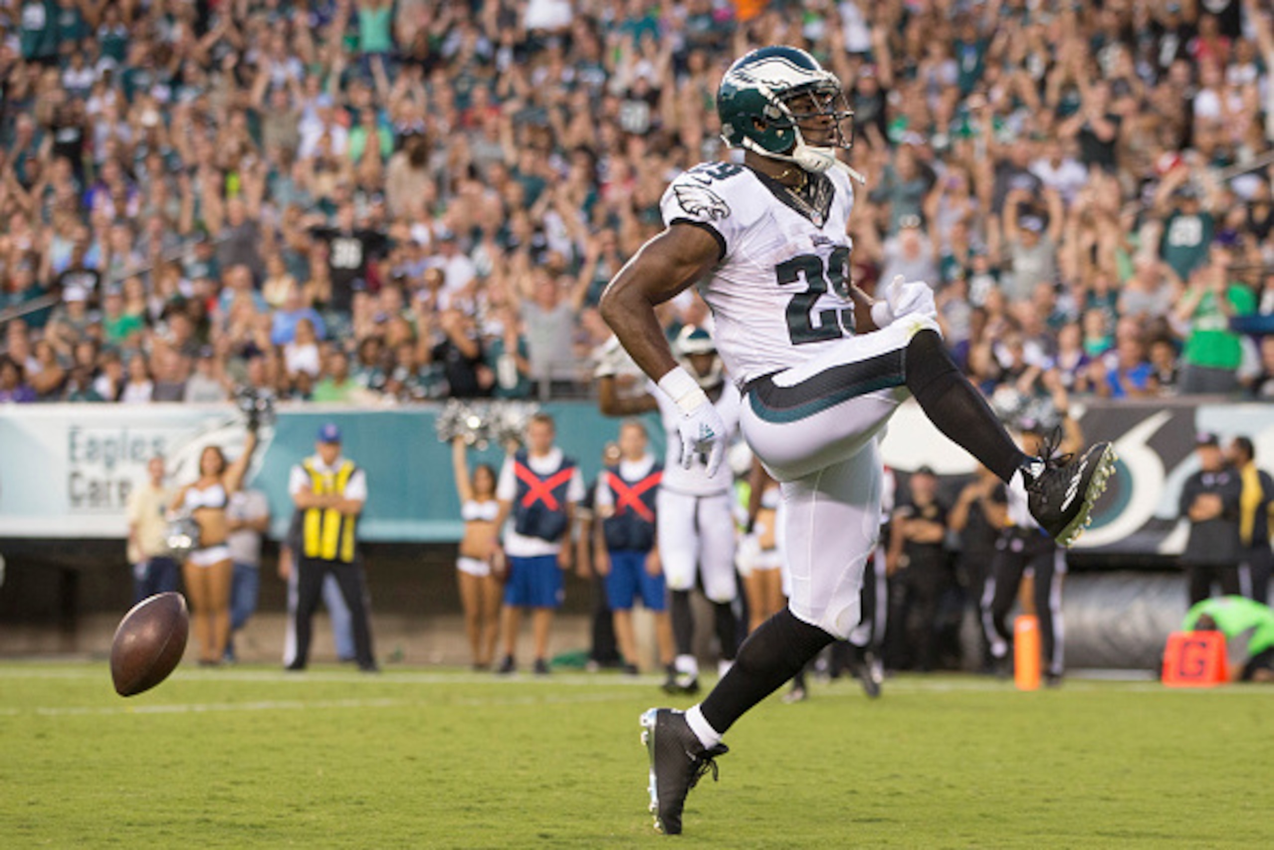 PHILADELPHIA, PA - AUGUST 22: DeMarco Murray #29 of the Philadelphia Eagles scores a touchdown in the first quarter against the Baltimore Ravens on August 22, 2015 at Lincoln Financial Field in Philadelphia, Pennsylvania.  (Photo by Mitchell Leff/Getty Im