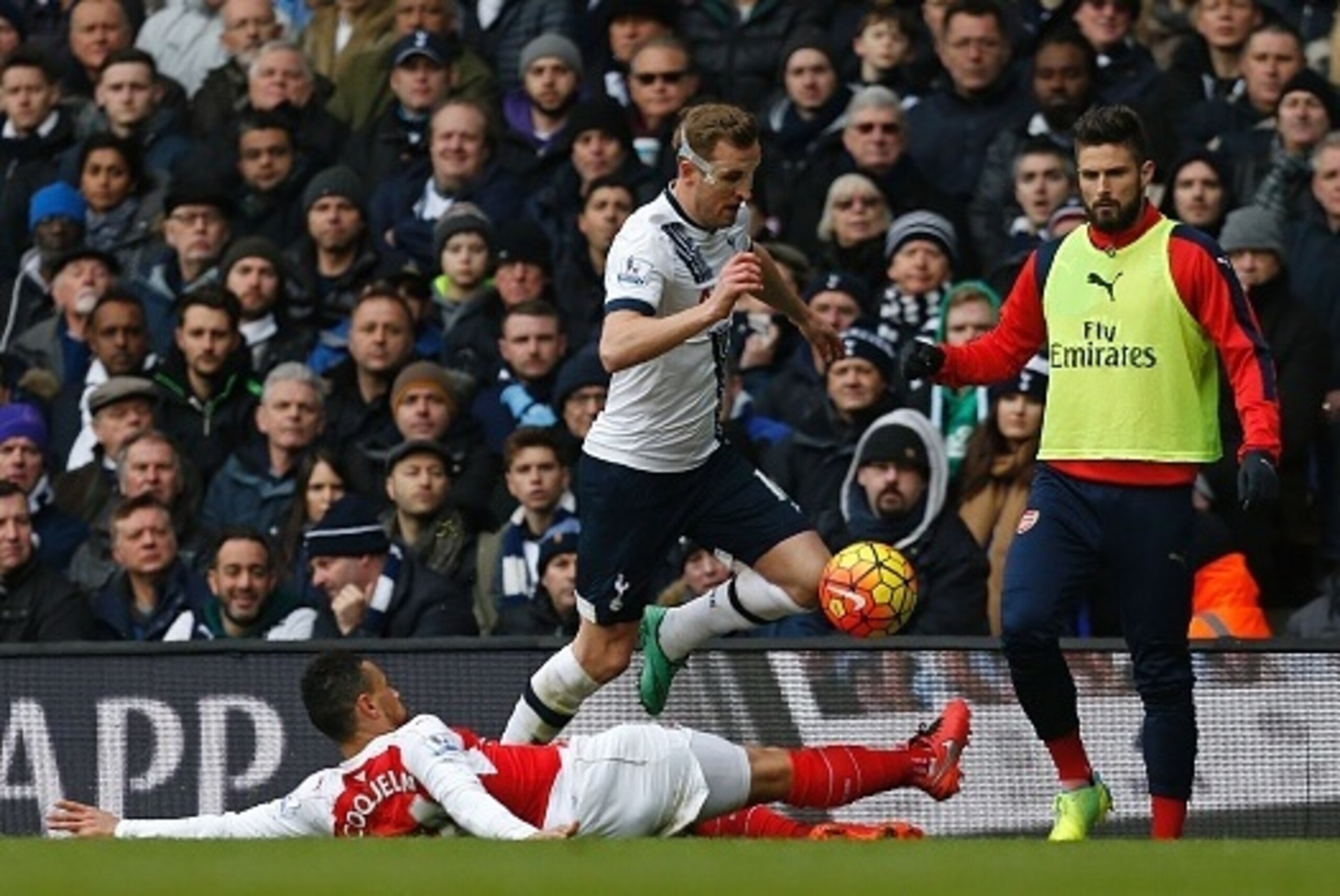 Tottenham Hotspur's English striker Harry Kane is foulded by Arsenal's French midfielder Francis Coquelin (L) which leads to  Francis Coquelin receiving a second yellow card during the English Premier League football match between Tottenham Hotspur and Ar