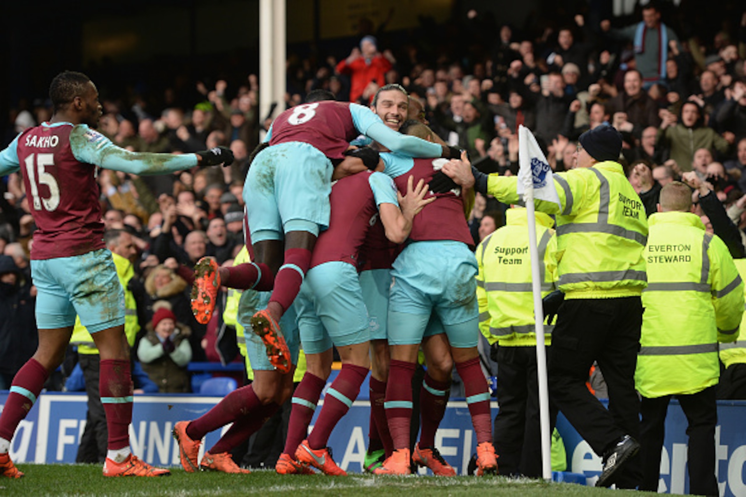 LIVERPOOL, ENGLAND - MARCH 05:  West Ham United players celebrate their third goal by Dimitri Payet (obscured) during the Barclays Premier League match between Everton and West Ham United at Goodison Park on March 5, 2016 in Liverpool, England.  (Photo by