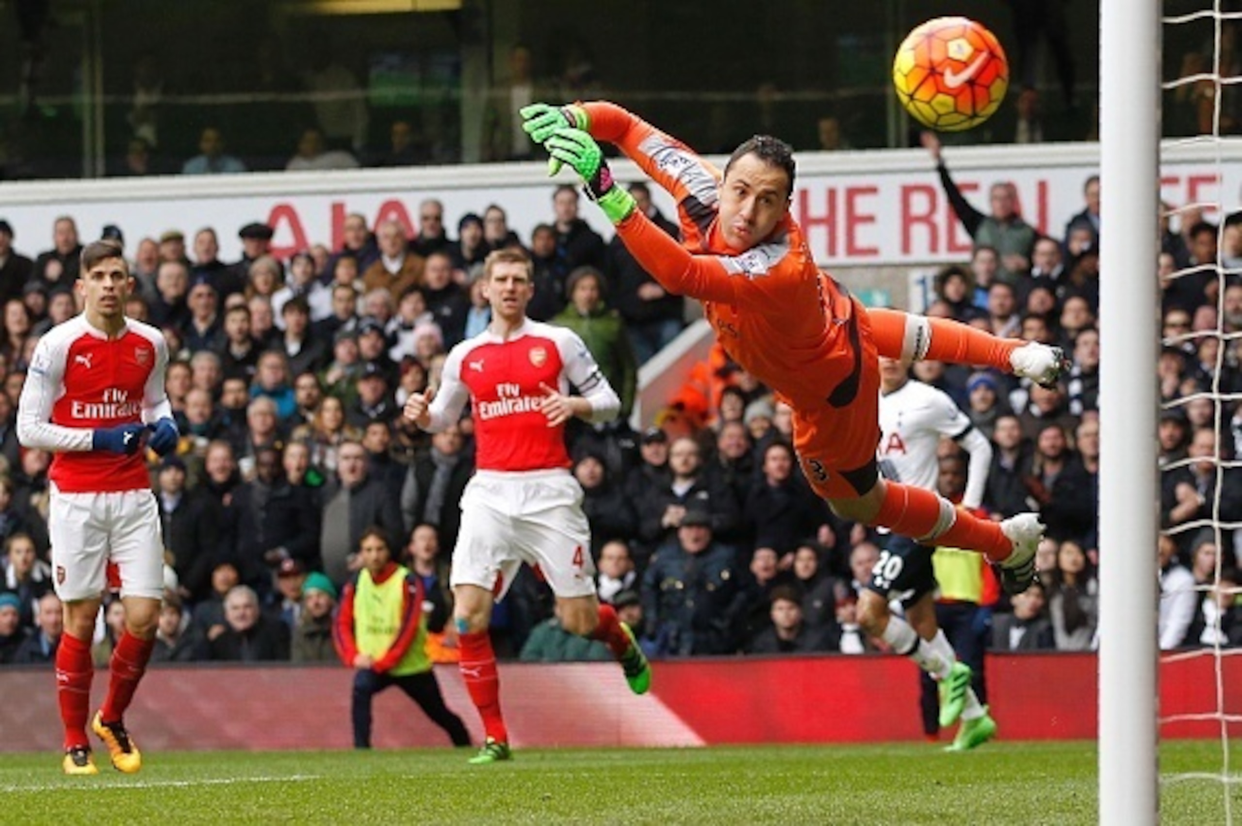 Arsenal's Colombian goalkeeper David Ospina (R) dives but cannot stop the shot from Tottenham Hotspur's English striker Harry Kane (not pictured) as Tottenham take a 2-1 lead during the English Premier League football match between Tottenham Hotspur and A