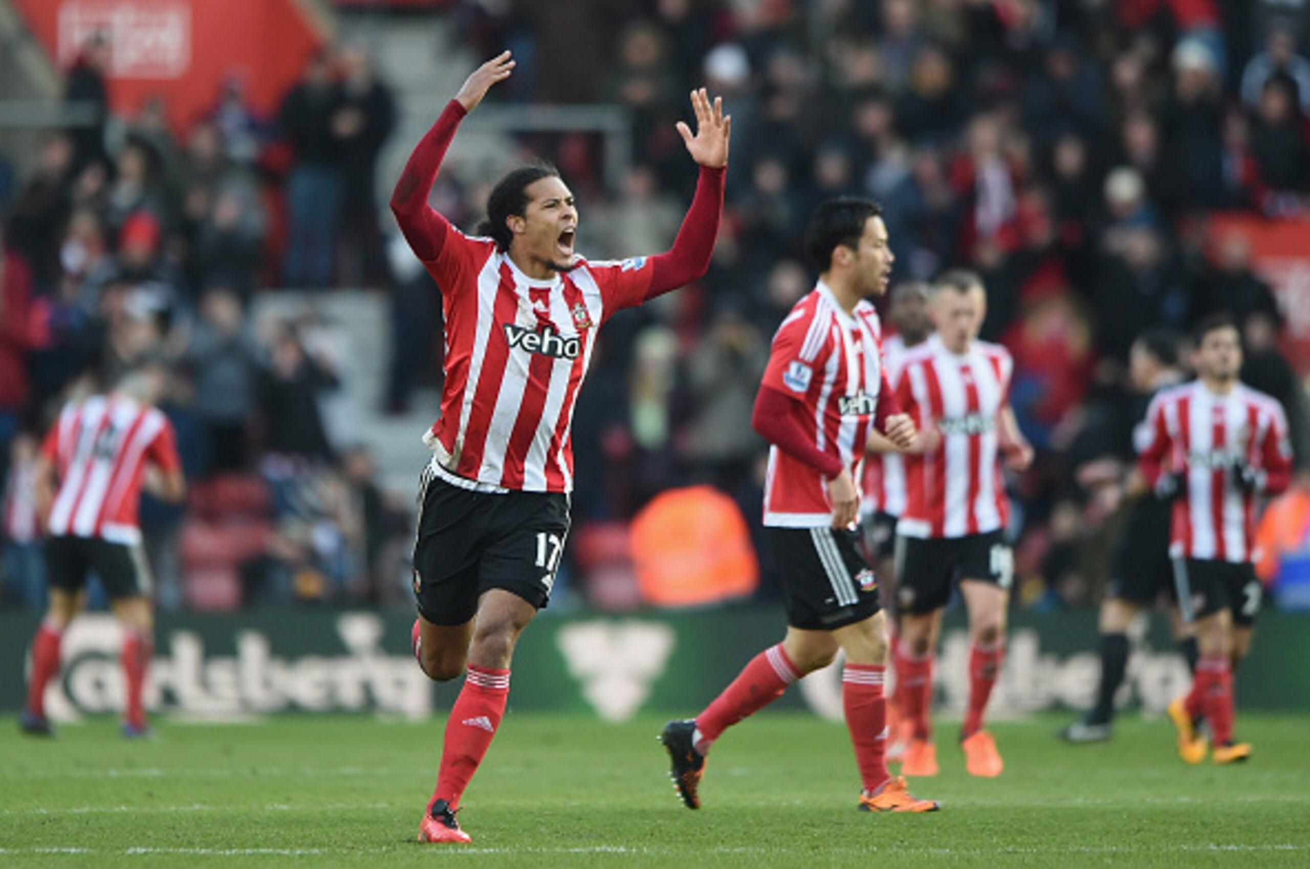 SOUTHAMPTON, ENGLAND - MARCH 05:  Virgil van Dijk of Southampton celebrates scoring his team's first goal during the Barclays Premier League match between Southampton and Sunderland at St Mary's Stadium on March 5, 2016 in Southampton, England.  (Photo by