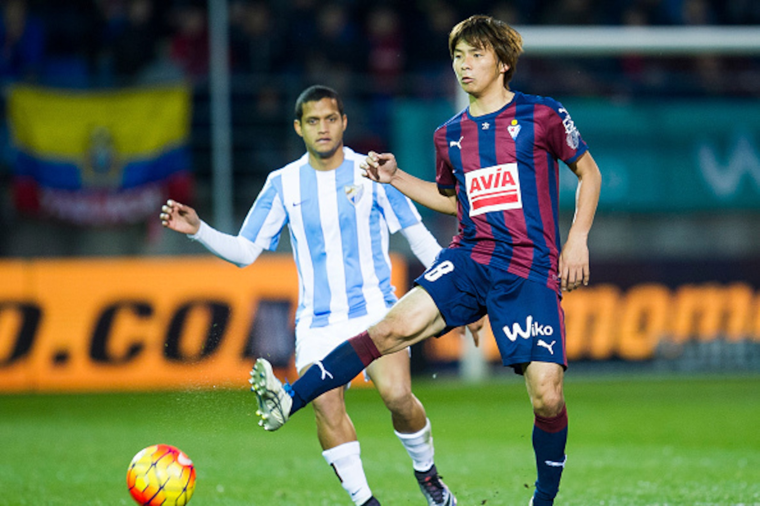EIBAR, SPAIN - JANUARY 30: Takashi Inui of SD Eibar controls the ball during the La Liga match between SD Eibar and Malaga CF at Ipurua Municipal Stadium on January 30, 2016 in Eibar, Spain.  (Photo by Juan Manuel Serrano Arce/Getty Images)