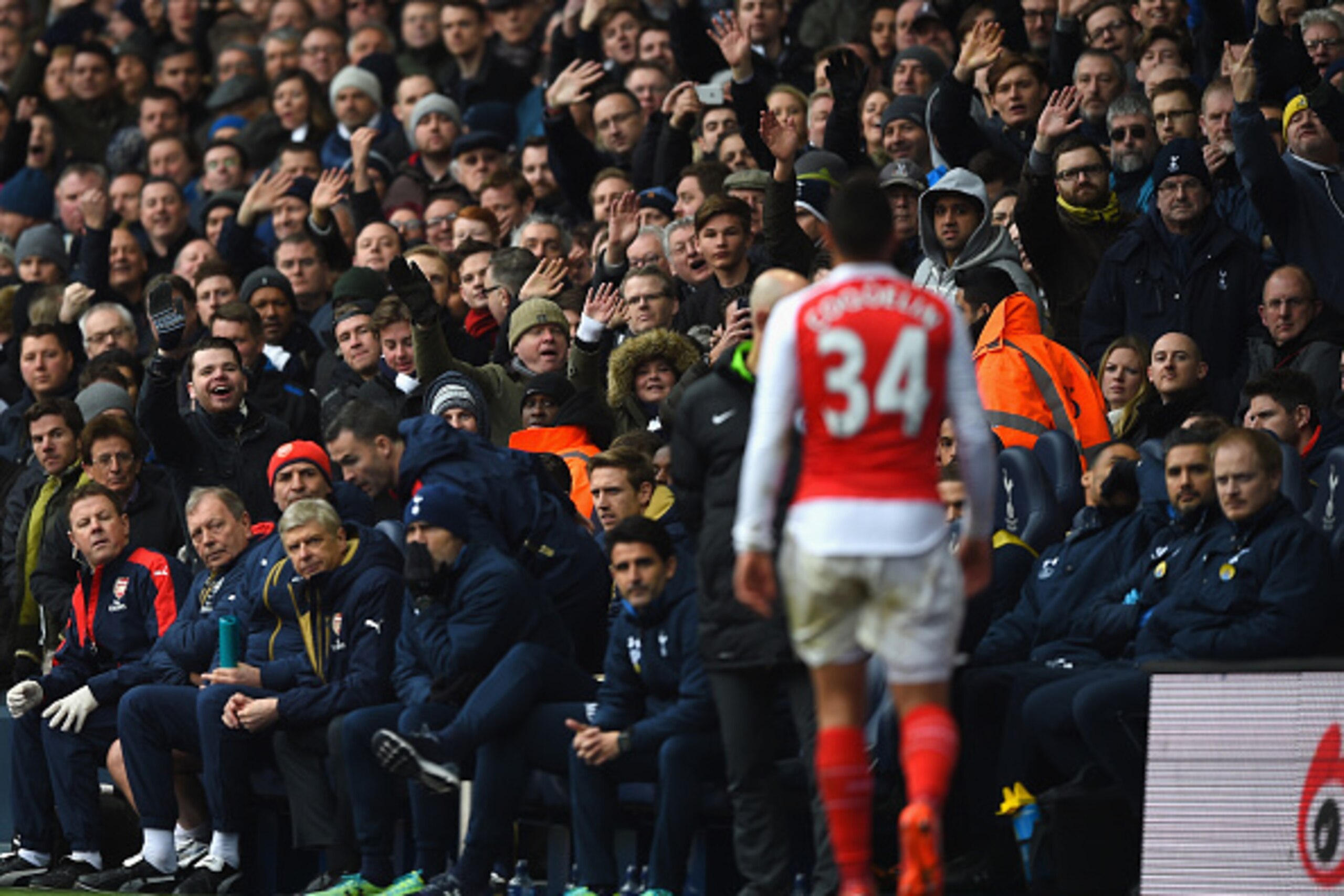 LONDON, ENGLAND - MARCH 05: Arsene Wenger (3rd L) Manager of Arsenal watches Francis Coquelin walking off the pitch after his red card during the Barclays Premier League match between Tottenham Hotspur and Arsenal at White Hart Lane on March 5, 2016 in Lo