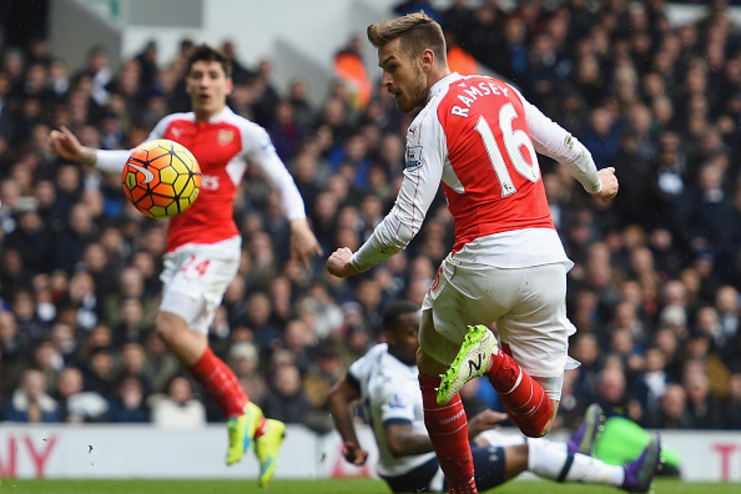 LONDON, ENGLAND - MARCH 05: Aaron Ramsey of Arsenal scores his team's first goal during the Barclays Premier League match between Tottenham Hotspur and Arsenal at White Hart Lane on March 5, 2016 in London, England.  (Photo by Shaun Botterill/Getty Images