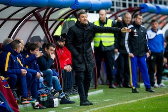 EIBAR, SPAIN - MARCH 06:  Head coach Luis Enrique of FC Barcelona reacts during the La Liga match between SD Eibar and FC Barcelona at Ipurua Municipal Stadium on March 6, 2016 in Eibar, Spain.  (Photo by Juan Manuel Serrano Arce/Getty Images)