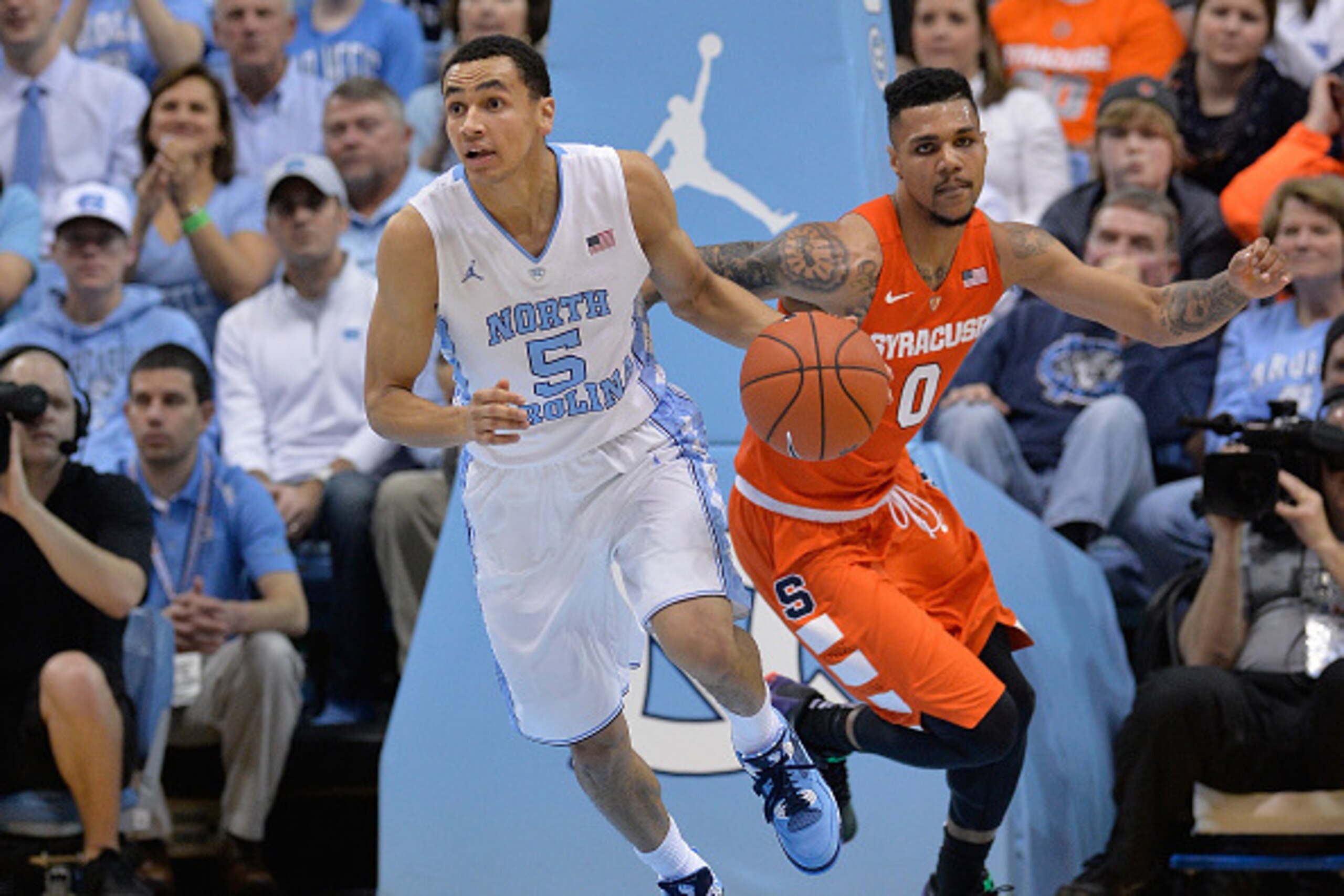 CHAPEL HILL, NC - FEBRUARY 29: Marcus Paige #5 of the North Carolina Tar Heels moves the ball against the Syracuse Orange during their game at the Dean Smith Center on February 29, 2016 in Chapel Hill, North Carolina. North Carolina won 75-70. (Photo by CHAPEL HILL, NC - FEBRUARY 29: Marcus Paige #5 of the North Carolina Tar Heels moves the ball against the Syracuse Orange during their game at the Dean Smith Center on February 29, 2016 in Chapel Hill, North Carolina. North Carolina won 75-70. (Photo by