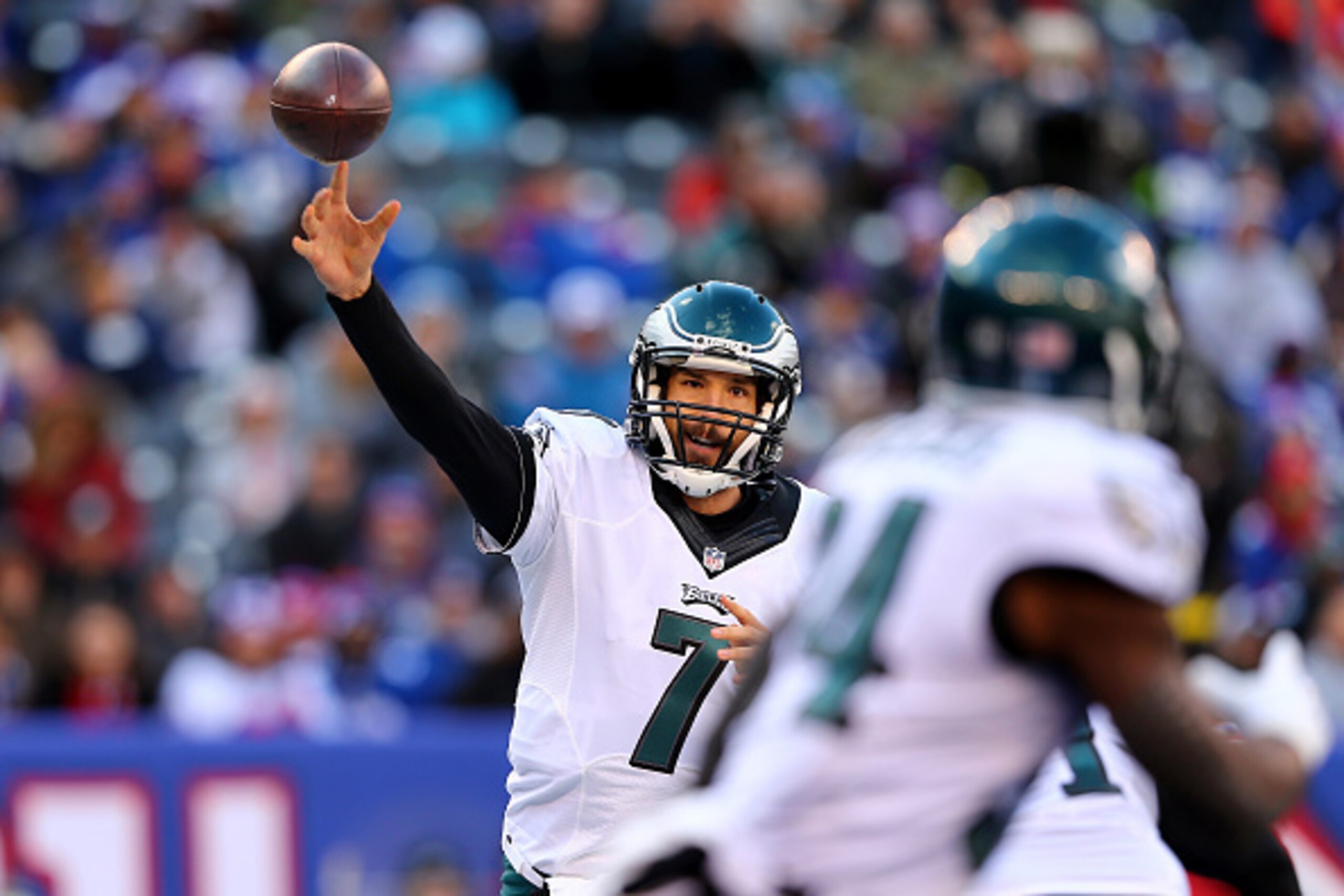 EAST RUTHERFORD, NJ - JANUARY 03:  Sam Bradford #7 of the Philadelphia Eagles throws the ball in the first half against the New York Giants during their game at MetLife Stadium on January 3, 2016 in East Rutherford, New Jersey.  (Photo by Elsa/Getty Image