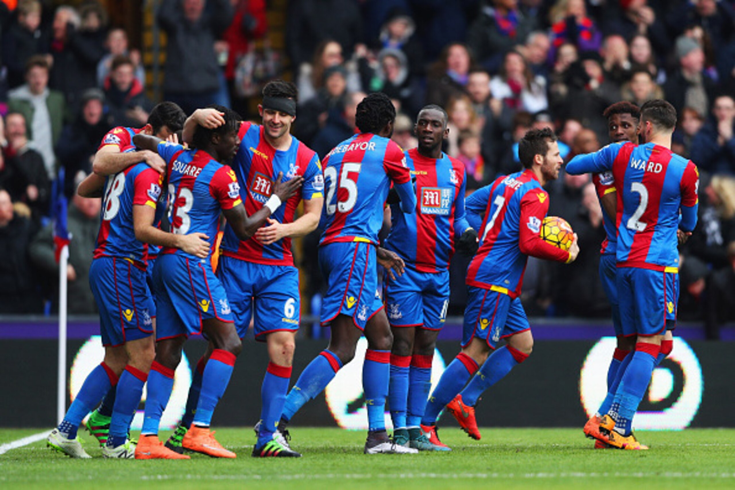 LONDON, ENGLAND - MARCH 06:  Joe Ledley of Crystal Palace (2L) celebrates with team mates as he scores their first goal during the Barclays Premier League match between Crystal Palace and Liverpool at Selhurst Park on March 6, 2016 in London, England.  (P