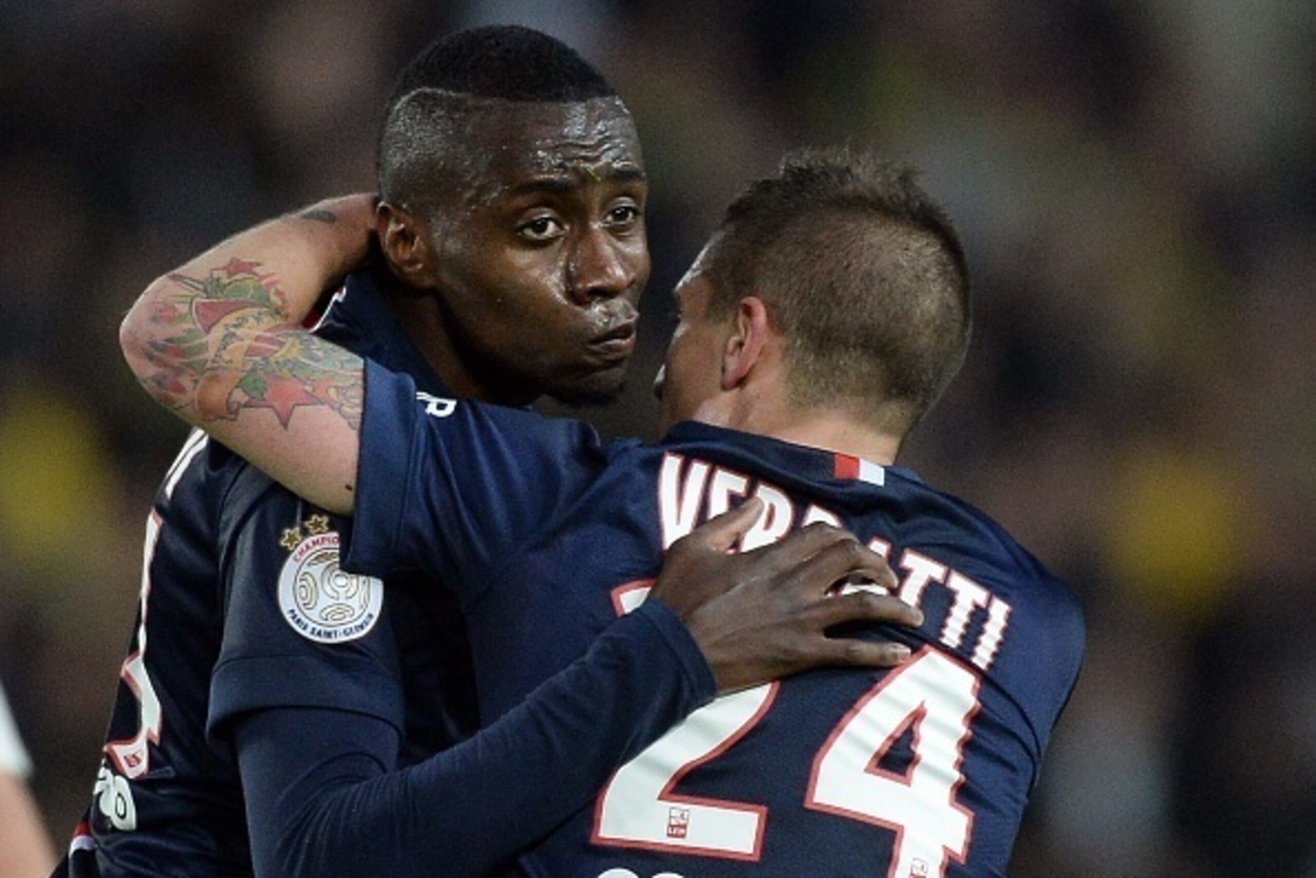 Paris Saint-Germain's midfielder Blaise Matuidi (L) celebrates with Paris Saint-Germain's Italian midfielder Marco Verratti after scoring a goal during the French L1 football match between Nantes and Paris Saint Germain on May 3, 2015 at the Beaujoire sta