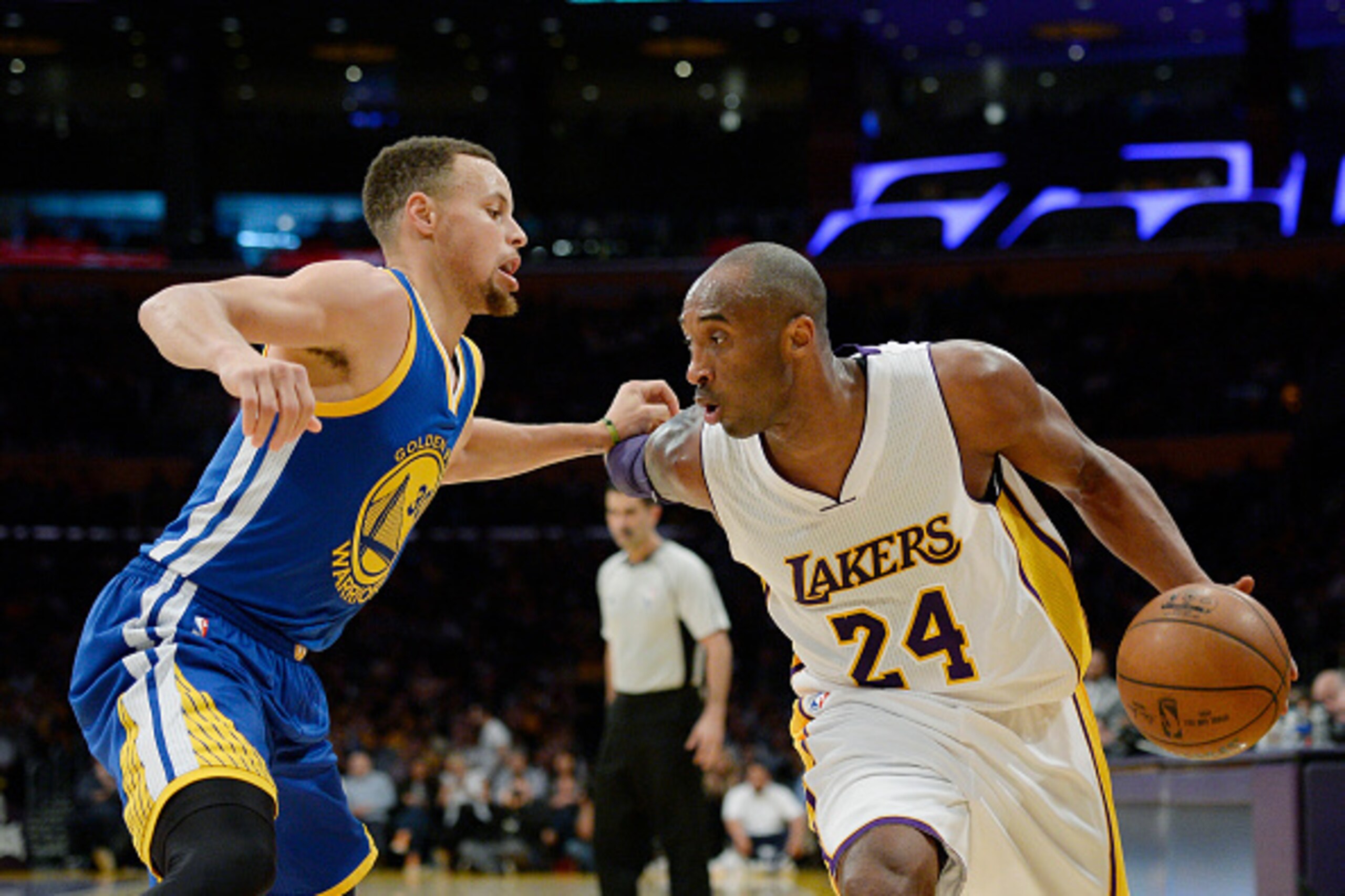 LOS ANGELES, CA - MARCH 6: Kobe Bryant #24 of the Los Angeles Lakers is defended by Stephen Curry #30 of the Golden State Warriors during the second half of the basketball game at Staples Center March 6, 2016, in Los Angeles, California. NOTE TO USER: Use LOS ANGELES, CA - MARCH 6: Kobe Bryant #24 of the Los Angeles Lakers is defended by Stephen Curry #30 of the Golden State Warriors during the second half of the basketball game at Staples Center March 6, 2016, in Los Angeles, California. NOTE TO USER: Use