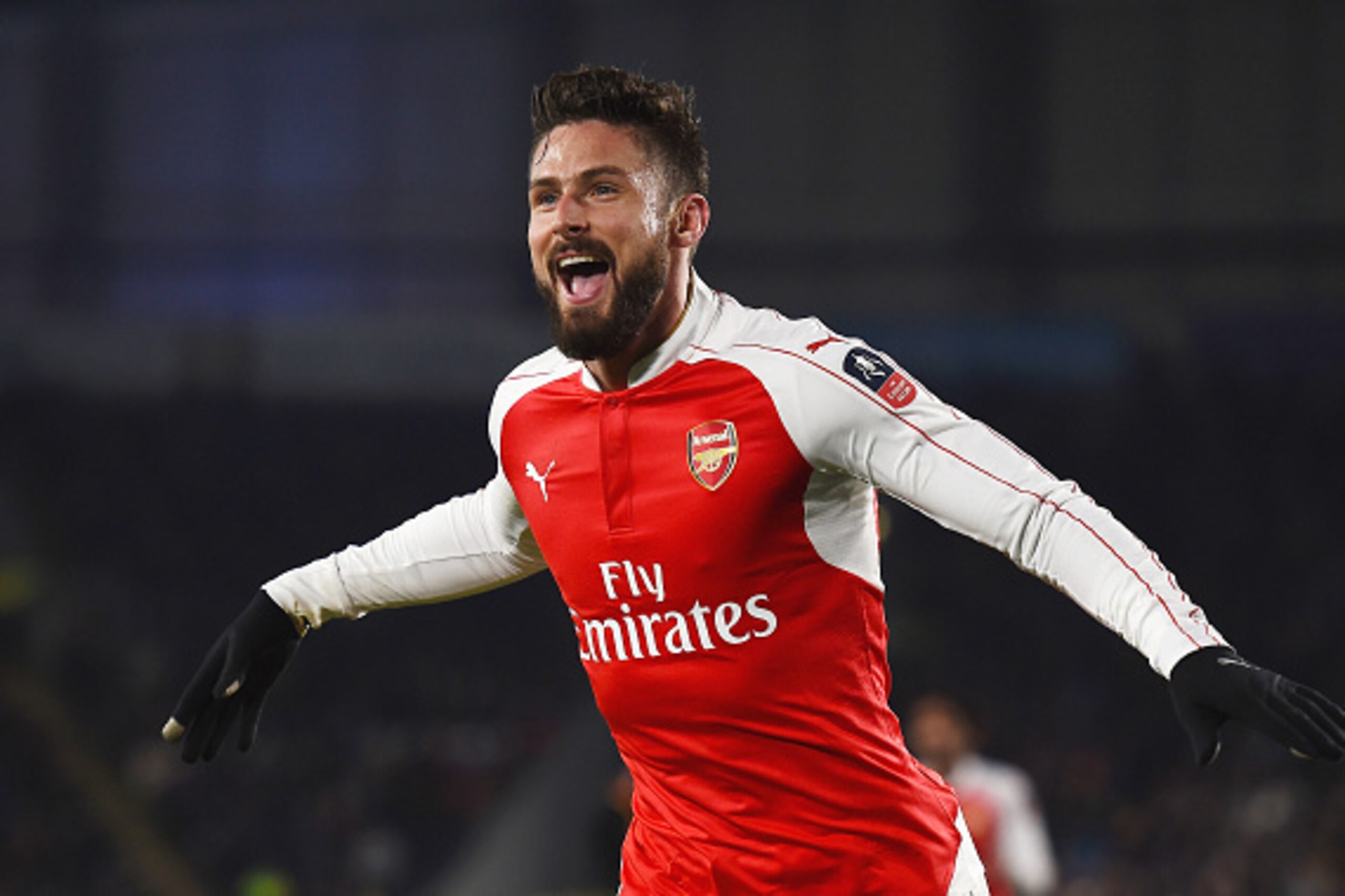 HULL, ENGLAND - MARCH 08:  Olivier Giroud of Arsenal celebrates scoring the second Arsenal goal during the Emirates FA Cup Fifth Round Replay match between Hull City and Arsenal at KC Stadium on March 8, 2016 in Hull, England.  (Photo by Laurence Griffith
