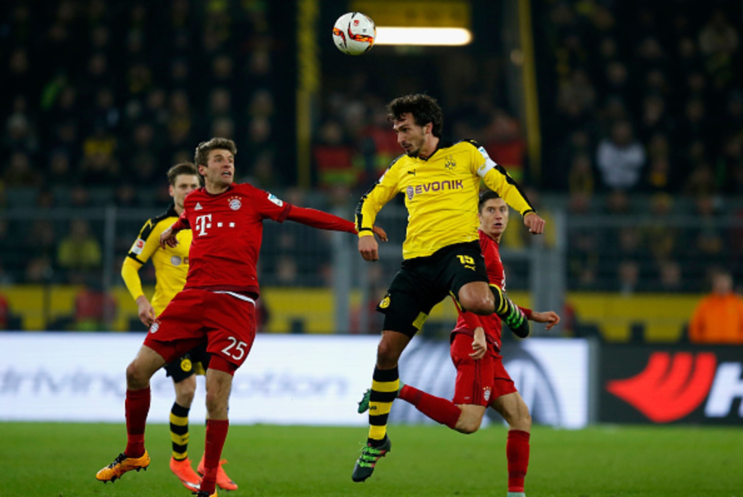 DORTMUND, GERMANY - MARCH 05: Mats Hummels (R) of Borussia Dortmund jumps for a header with Thomas Mueller (2.L) of Bayern Munich during the Bundesliga match between Borussia Dortmund and FC Bayern Muenchen at Signal Iduna Park on March 5, 2016 in Dortmu DORTMUND, GERMANY - MARCH 05: Mats Hummels (R) of Borussia Dortmund jumps for a header with Thomas Mueller (2.L) of Bayern Munich during the Bundesliga match between Borussia Dortmund and FC Bayern Muenchen at Signal Iduna Park on March 5, 2016 in Dortmu