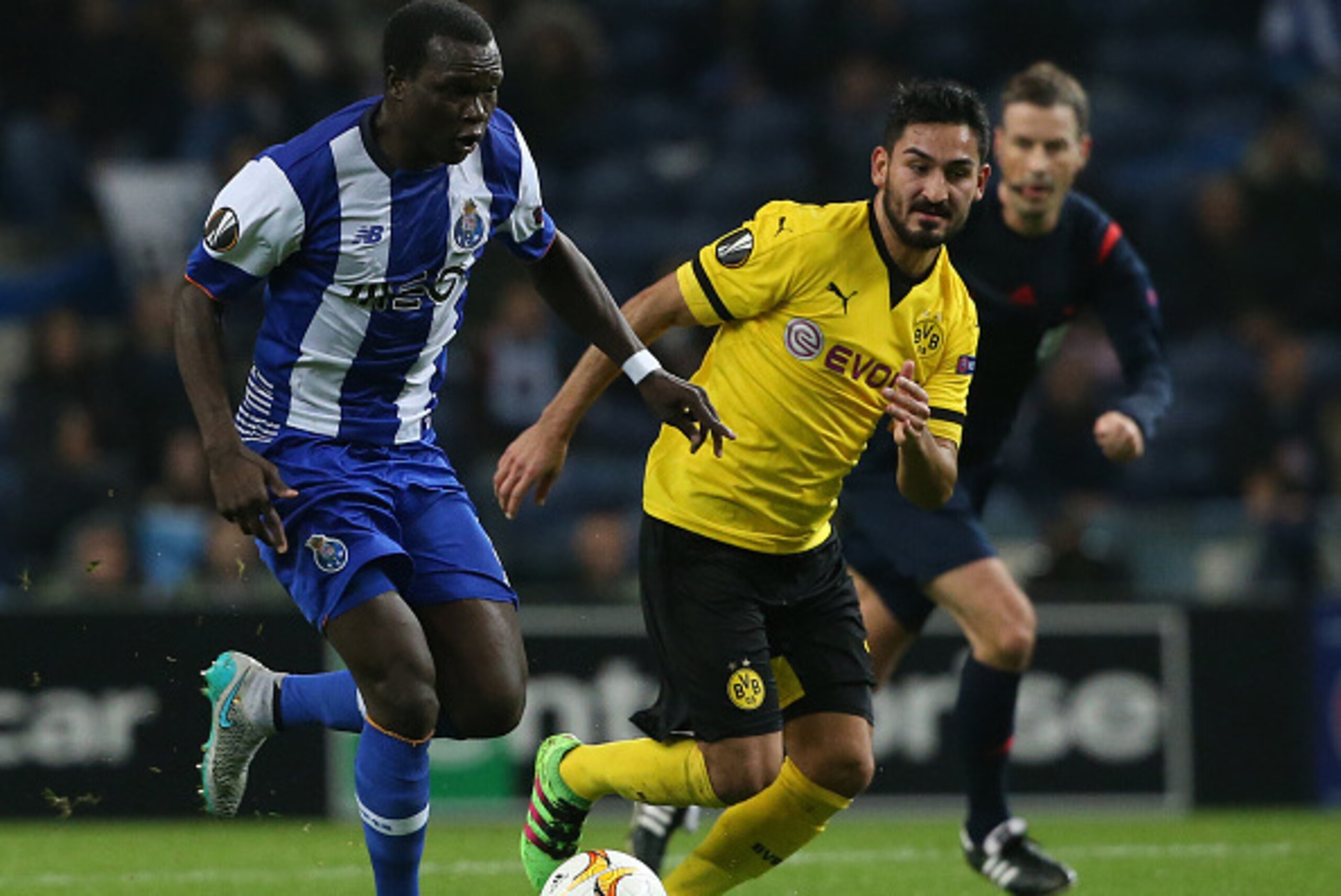 PORTO, PORTUGAL - FEBRUARY 25:  FC Porto's cameroon forward Vincent Aboubakar with Borussia Dortmund's midfielder Ilkay Gundogan in action during the UEFA Europa League Round of 32 - Second Leg match between FC Porto and Borussia Dortmund at Estadio do Dr