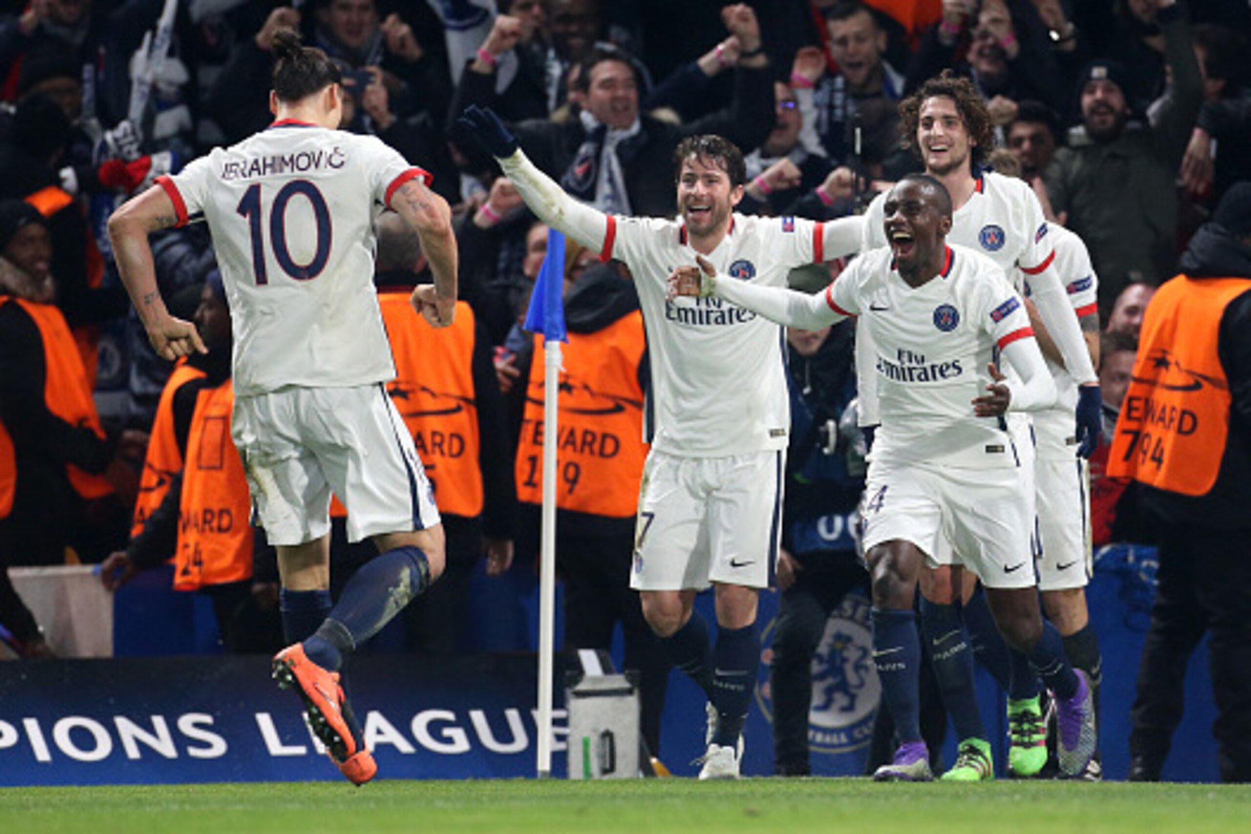 LONDON, ENGLAND - MARCH 9: Zlatan Ibrahimovic of PSG (#10) celebrates his goal with Maxwell Scherrer, Blaise Matuidi Adrien Rabiot during the UEFA Champions League round of 16 second leg match between Chelsea FC and Paris Saint-Germain at Stamford Bridge 