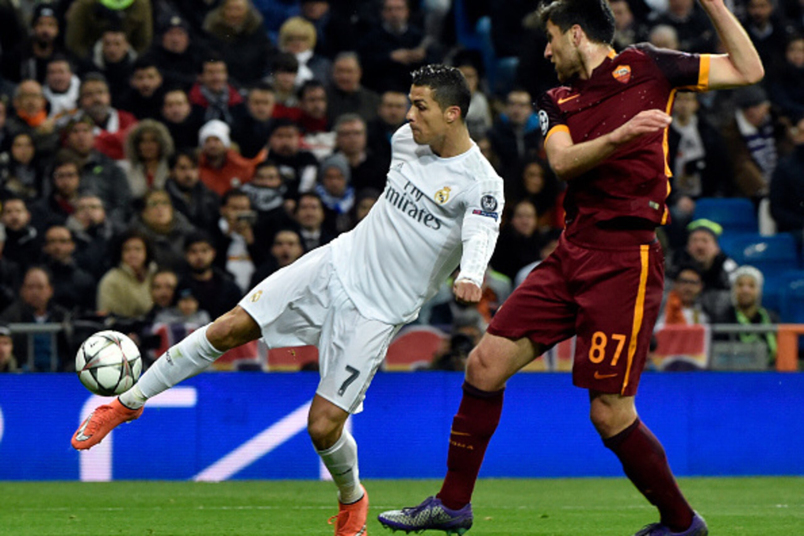 Real Madrid's Portuguese forward Cristiano Ronaldo (L) vies with Roma's defender Ervin Zukanovi? during the UEFA Champions League round of 16, second leg football match Real Madrid FC vs AS Roma at the Santiago Bernabeu stadium in Madrid on March 8, 2016.