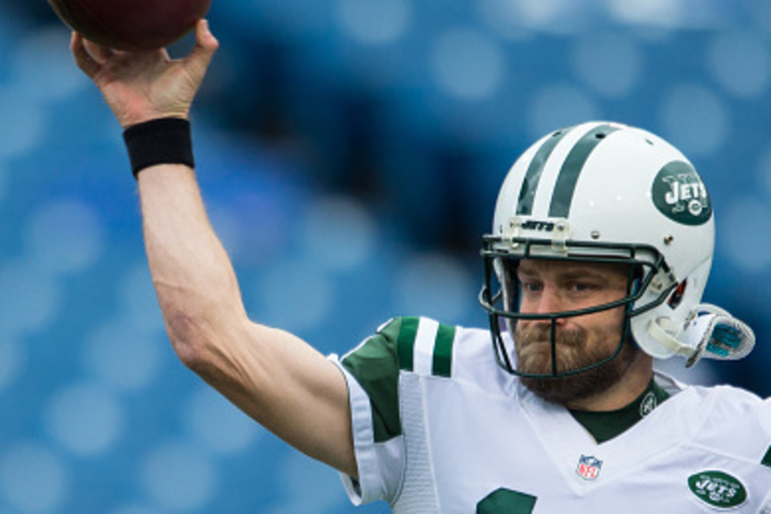 ORCHARD PARK, NY - JANUARY 03: Ryan Fitzpatrick #14 of the New York Jets warms up before the game against the Buffalo Bills on January 3, 2016 at Ralph Wilson Stadium in Orchard Park, New York. Buffalo Bills defeat New York Jets 22-17. (Photo by Brett ORCHARD PARK, NY - JANUARY 03: Ryan Fitzpatrick #14 of the New York Jets warms up before the game against the Buffalo Bills on January 3, 2016 at Ralph Wilson Stadium in Orchard Park, New York. Buffalo Bills defeat New York Jets 22-17. (Photo by Brett