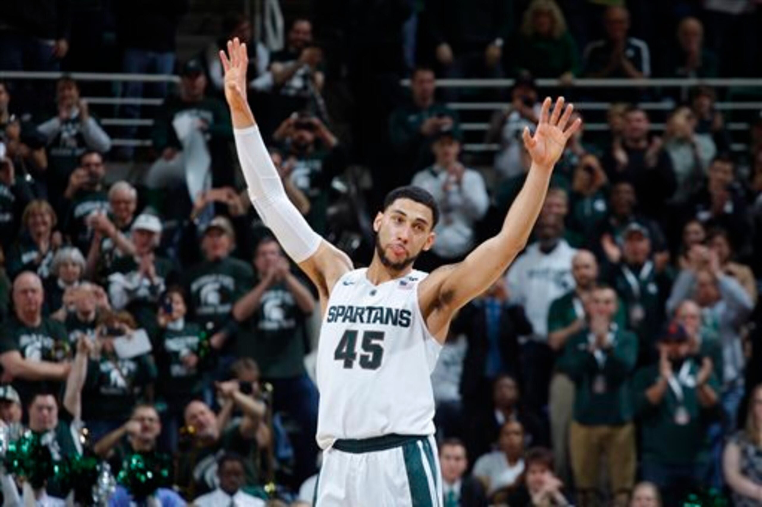 Denzel Valentine is a player of the year candidate.