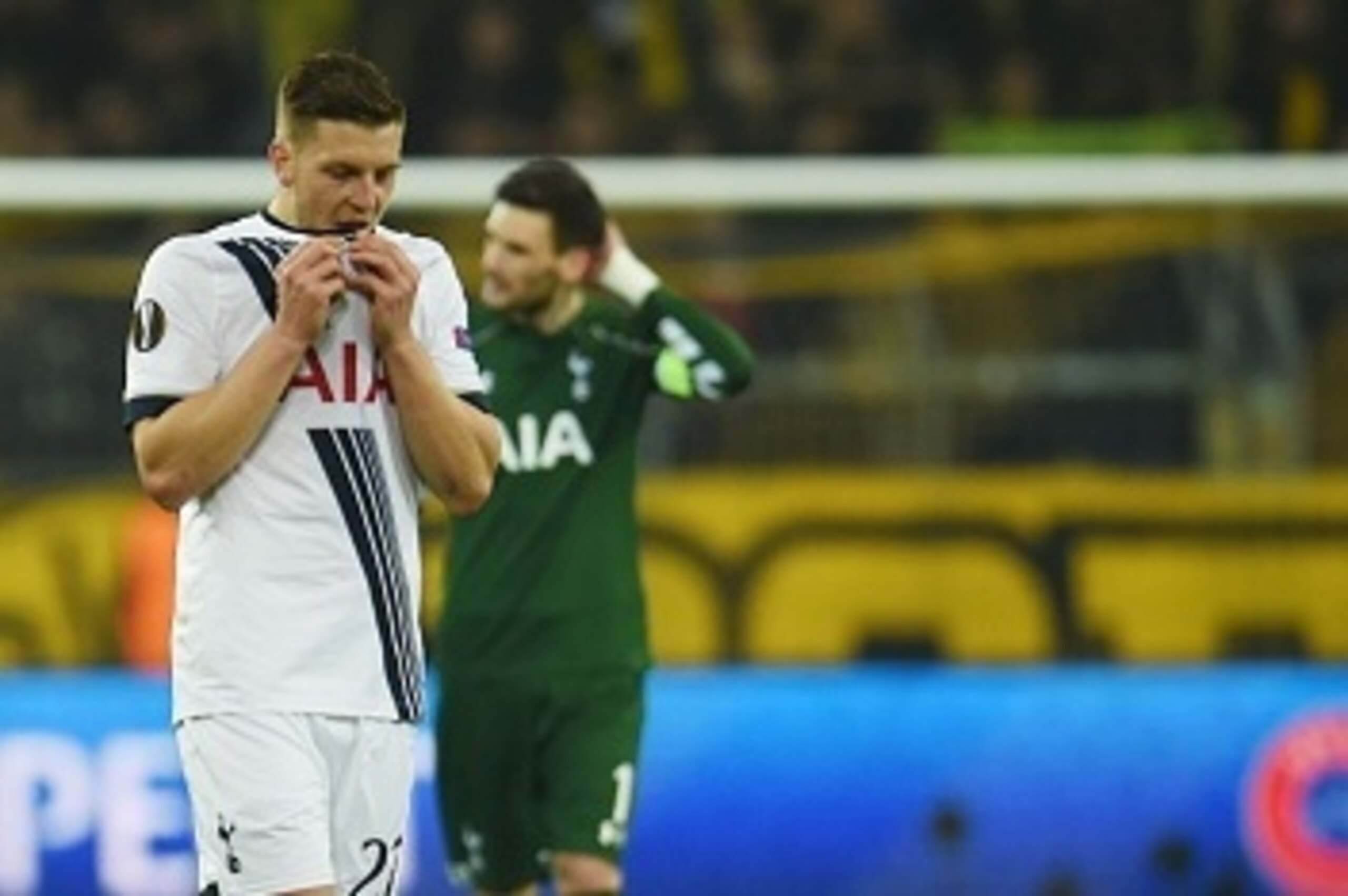 Tottenham´s Kevin Wimmer reacts after the UEFA Europe League Round of 16 first leg football match between Borussia Dortmund and Tottenham Hotspurs in Dortmund , western Germany on March 10, 2016.  / AFP / PATRIK STOLLARZ        (Photo credit should read P