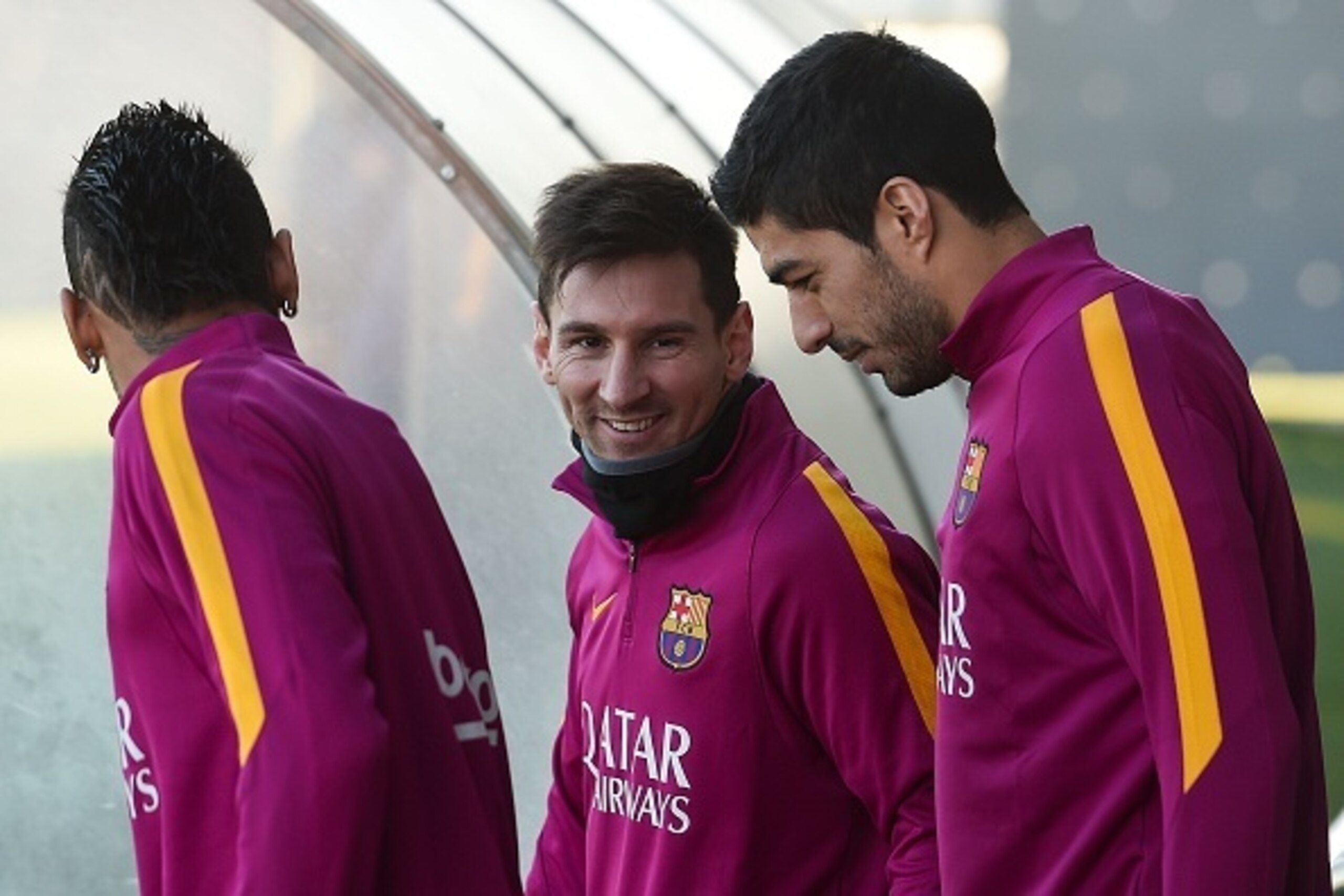 Barcelona's Argentinian forward Lionel Messi (C) smiles as he arrives with Barcelona's Brazilian forward Neymar da Silva Santos Junior (L) and Barcelona's Uruguayan forward Luis Suarez (R) to take part in a training session at the Sports Center FC Barcel Barcelona's Argentinian forward Lionel Messi (C) smiles as he arrives with Barcelona's Brazilian forward Neymar da Silva Santos Junior (L) and Barcelona's Uruguayan forward Luis Suarez (R) to take part in a training session at the Sports Center FC Barcel