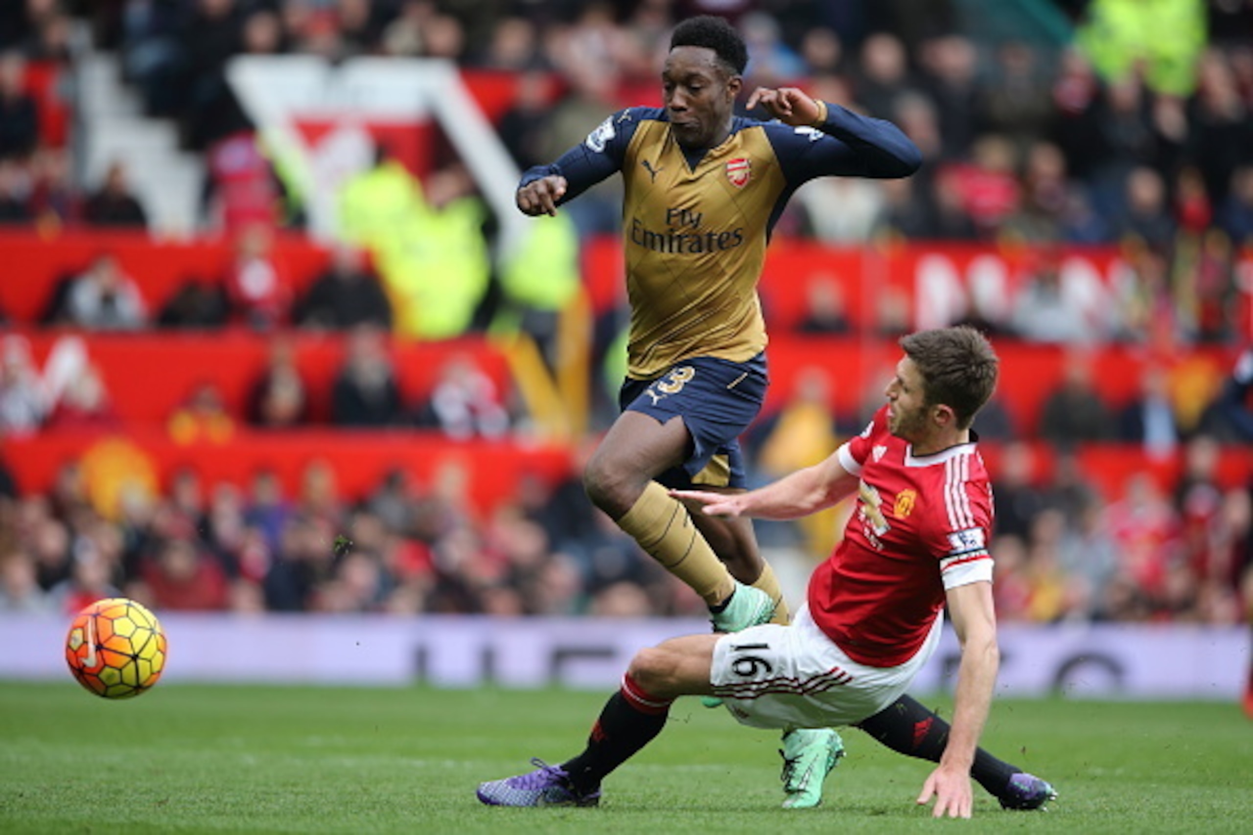 MANCHESTER, ENGLAND - FEBRUARY 28:  Danny Welbeck of Arsenal and Michael Carrick of Manchester United the Barclays Premier League match between Manchester United and Arsenal at Old Trafford on February 28 in Manchester, England.  (Photo by Matthew Ashton 