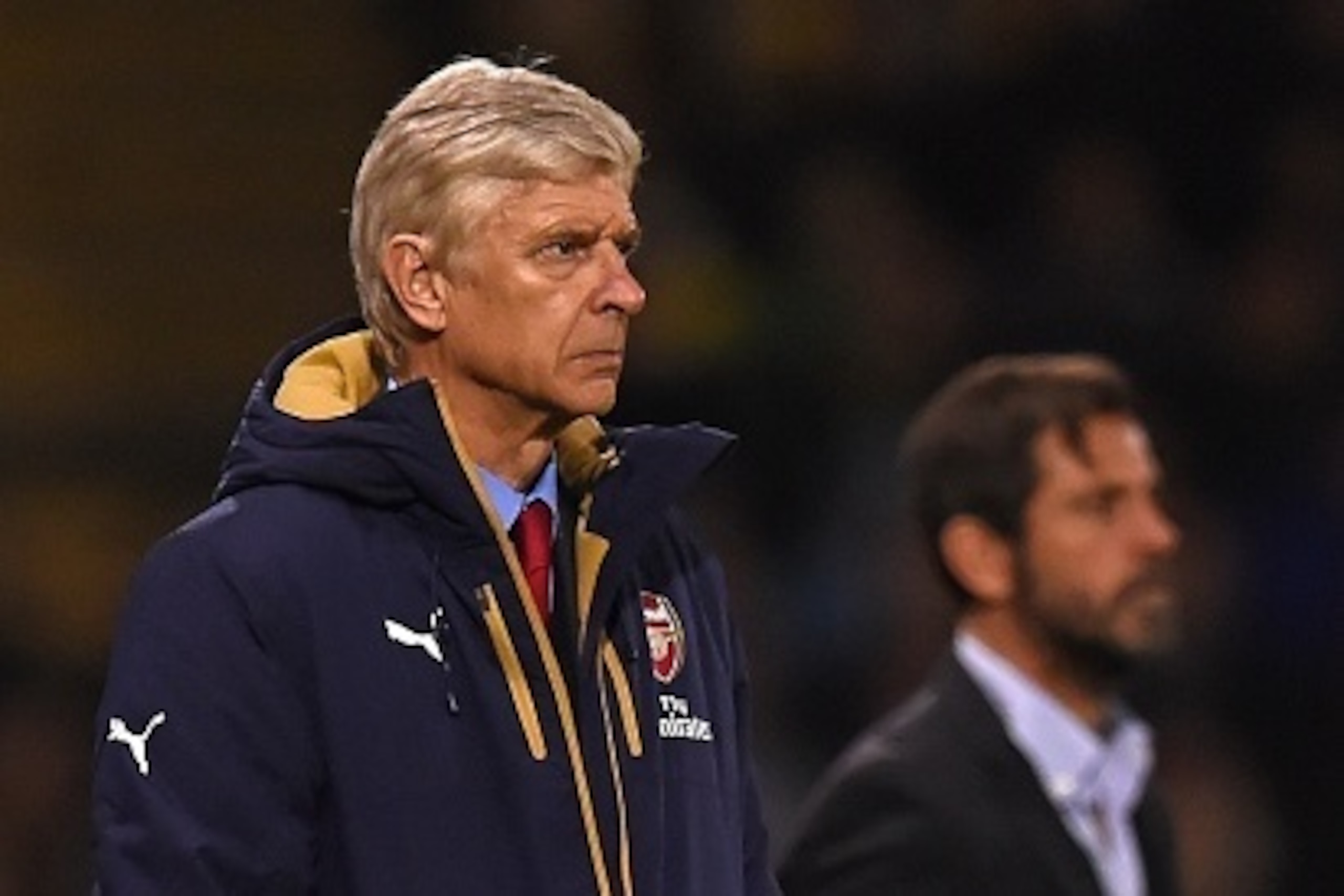Arsenal's French manager Arsene Wenger (L) looks on from the touchline during the English Premier League football match between Watford and Arsenal at Vicarage Road Stadium in Watford, north of London on October 17, 2015. AFP PHOTO / PAUL ELLIS

RESTRICTE