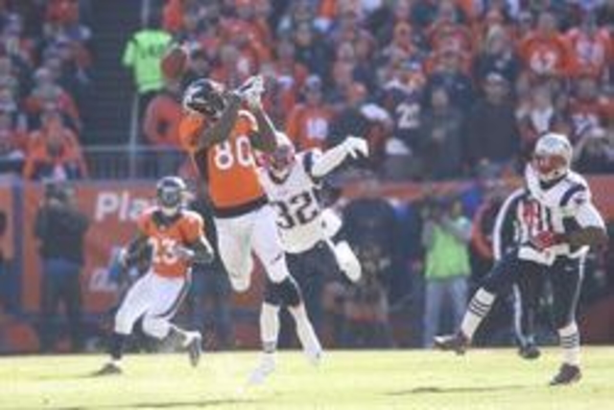 Jan 24, 2016; Denver, CO, USA; Denver Broncos tight end Vernon Davis (80) can't grab a pass during the first quarter in the AFC Championship football game at Sports Authority Field at Mile High. Mandatory Credit: Chris Humphreys-USA TODAY Sports Jan 24, 2016; Denver, CO, USA; Denver Broncos tight end Vernon Davis (80) can't grab a pass during the first quarter in the AFC Championship football game at Sports Authority Field at Mile High. Mandatory Credit: Chris Humphreys-USA TODAY Sports