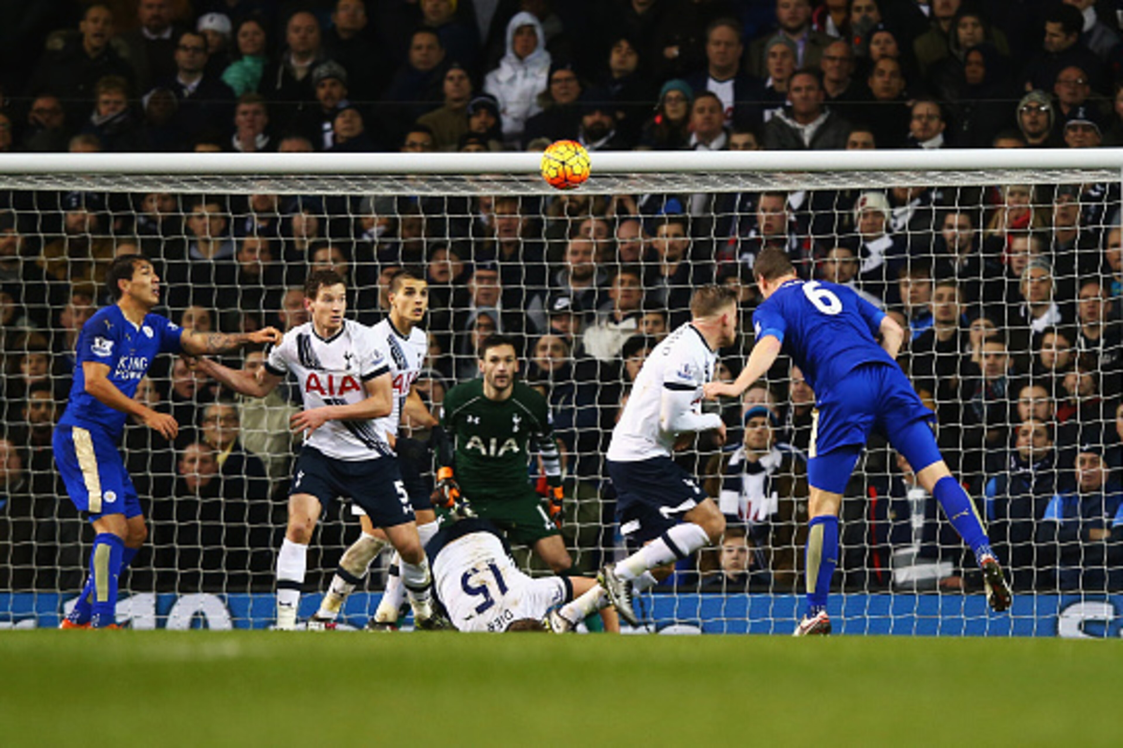 LONDON, ENGLAND - JANUARY 13: Robert Huth (1st R) of Leicester City scores his team's first goal during the Barclays Premier League match between Tottenham Hotspur and Leicester City at White Hart Lane on January 13, 2016 in London, England. (Photo by C LONDON, ENGLAND - JANUARY 13: Robert Huth (1st R) of Leicester City scores his team's first goal during the Barclays Premier League match between Tottenham Hotspur and Leicester City at White Hart Lane on January 13, 2016 in London, England. (Photo by C