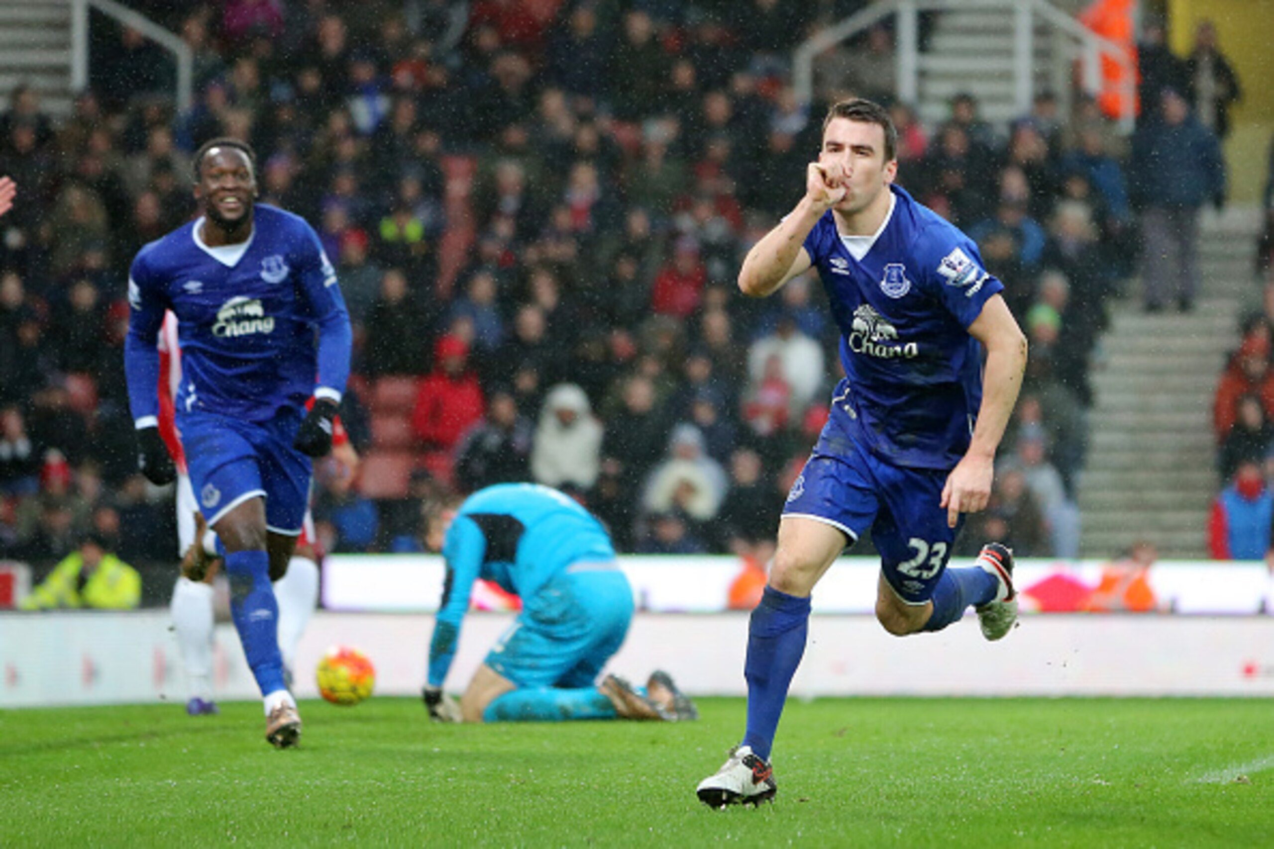 STOKE-ON-TRENT, ENGLAND - FEBRUARY 06:  Seamus Coleman of Everton celebrates after scoring a goal to make it 0-2 during the Barclays Premier League match between Stoke City and Everton at the Britannia Stadium on February 06, 2016 in Stoke-on-Trent, Engla