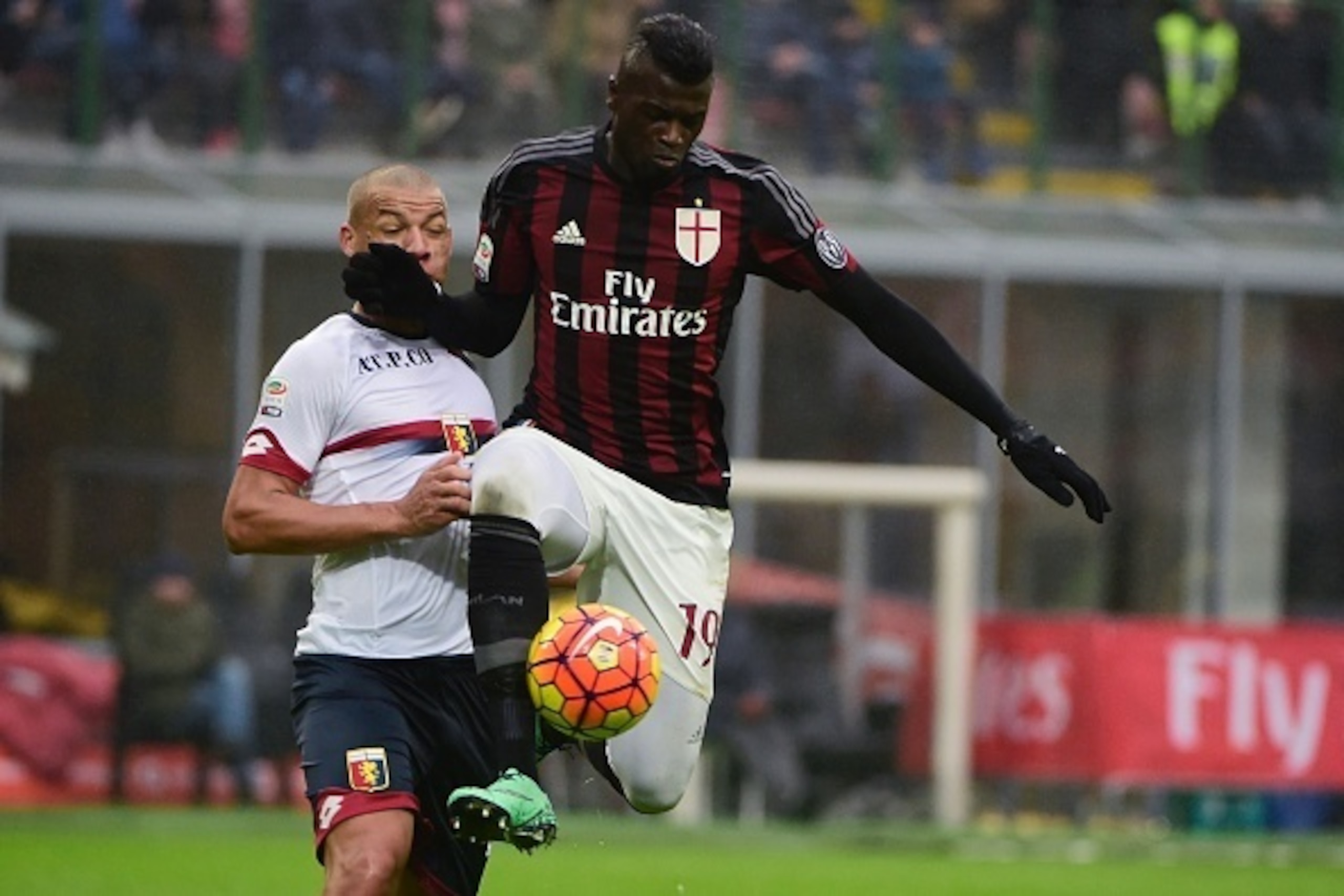 AC Milan's French forward Mbaye Niang (R) vies with Genoa's French defender Sebastian De Maio during the Italian Serie A football match AC Milan vs Genoa on February 14, 2016 at the San Siro Stadium stadium in Milan.  / AFP / OLIVIER MORIN        (Photo c