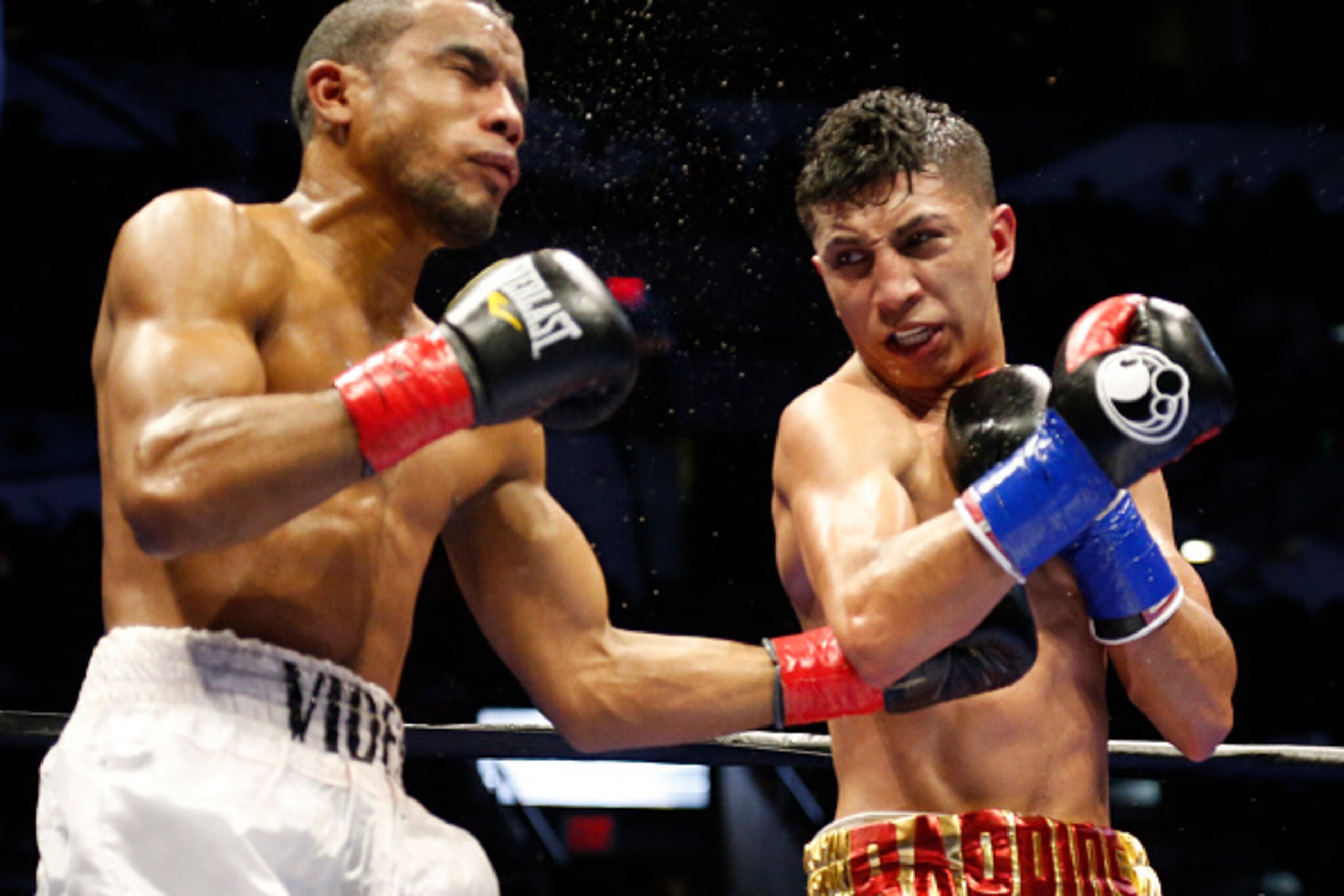 SAN ANTONIO,TX - DECEMBER 12: Mario Barrios (R) knocks out Victor Vides in the sixth round of a Lightweight bout at AT&T Center on December 12, 2015 in San Antonio,Texas. (Photo by Ronald Cortes/Getty Images)