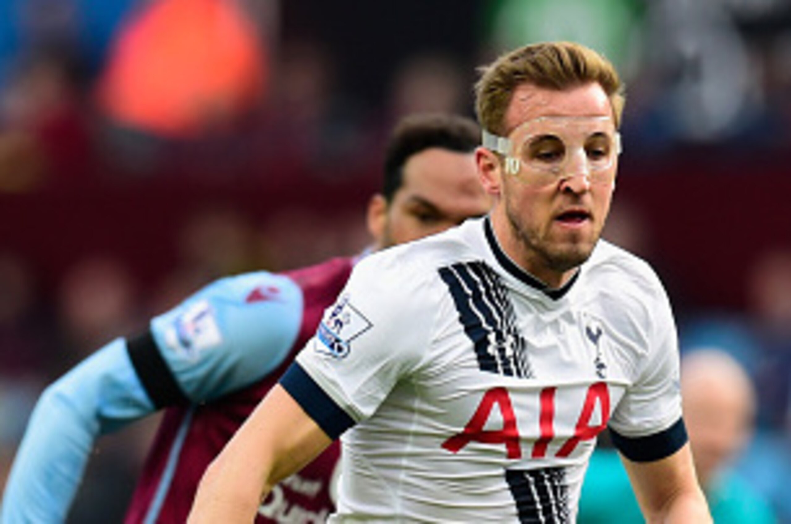 BIRMINGHAM, ENGLAND - MARCH 13:  Harry Kane of Tottenham Hotspur in action during the Barclays Premier League match between Aston Villa and Tottenham Hotspur at Villa Park on March 13, 2016 in Birmingham, England.  (Photo by Stu Forster/Getty Images)