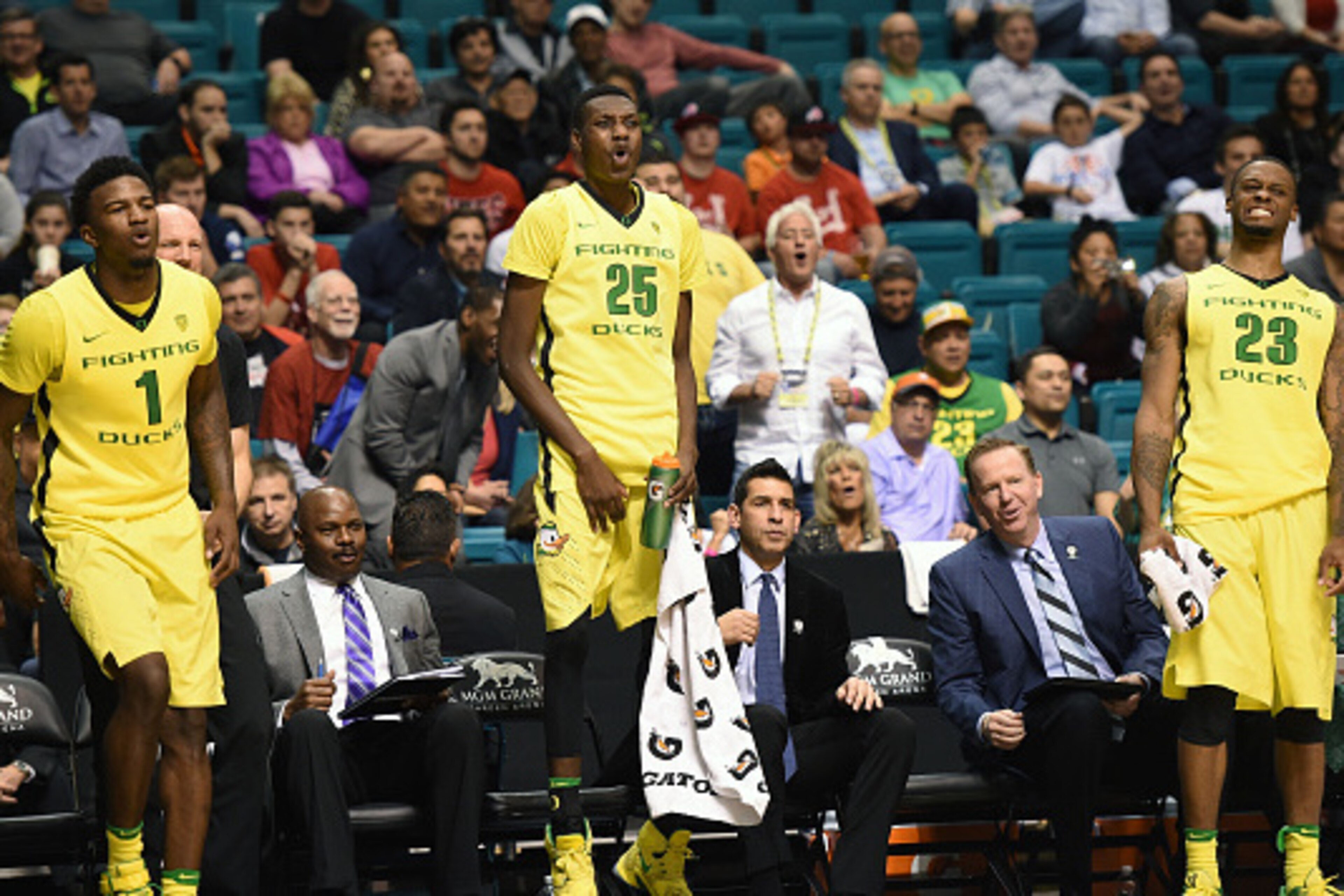 LAS VEGAS, NV - MARCH 12:  Jordan Bell #1, Chris Boucher #25 and Elgin Cook #23 of the Oregon Ducks react to a teammate's shot late in the championship game of the Pac-12 Basketball Tournament at MGM Grand Garden Arena on March 12, 2016 in Las Vegas, Neva