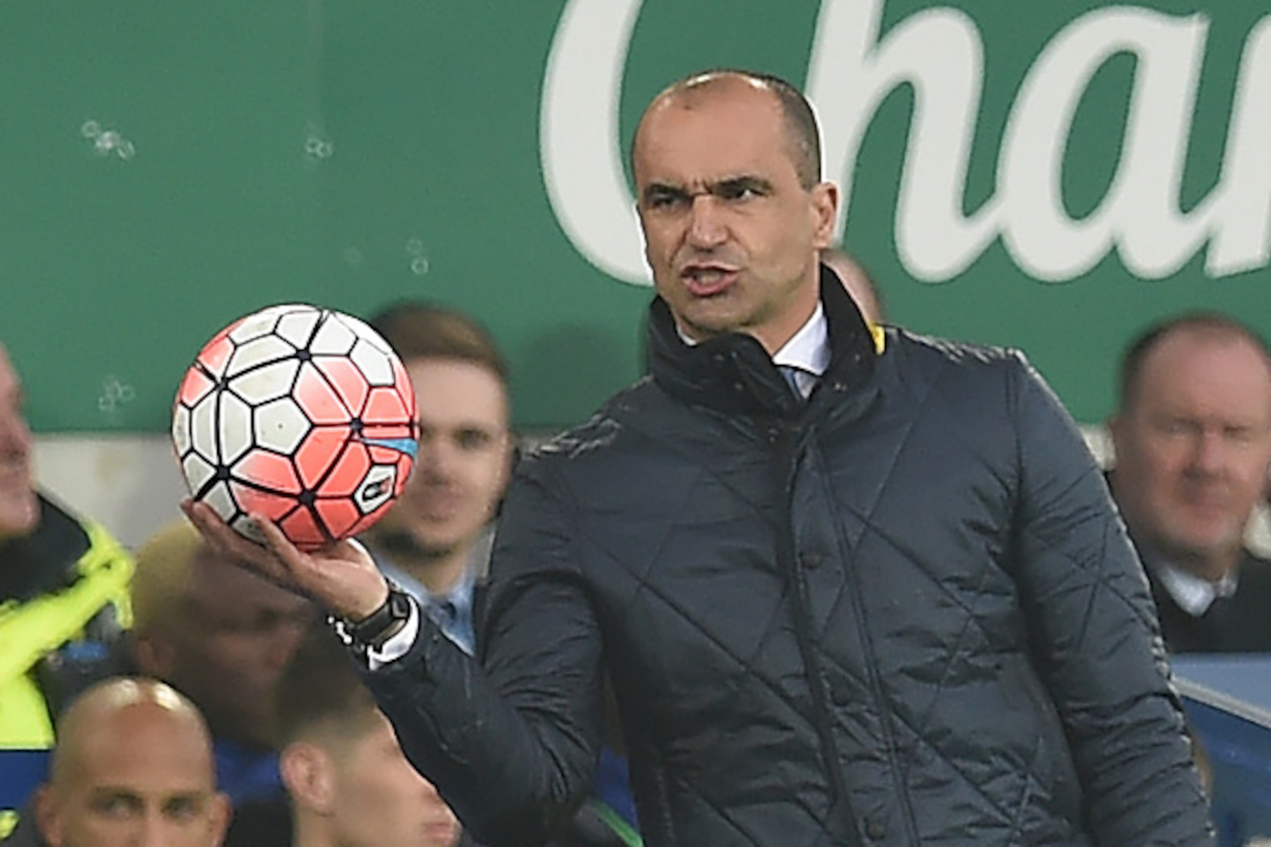 Everton's Spanish manager Roberto Martinez gathers the ball during the English FA cup quarter-final football match between Everton and Chelsea at Goodison Park in Liverpool, north west England on March 12, 2016. / AFP / Paul ELLIS / RESTRICTED TO EDITORIA