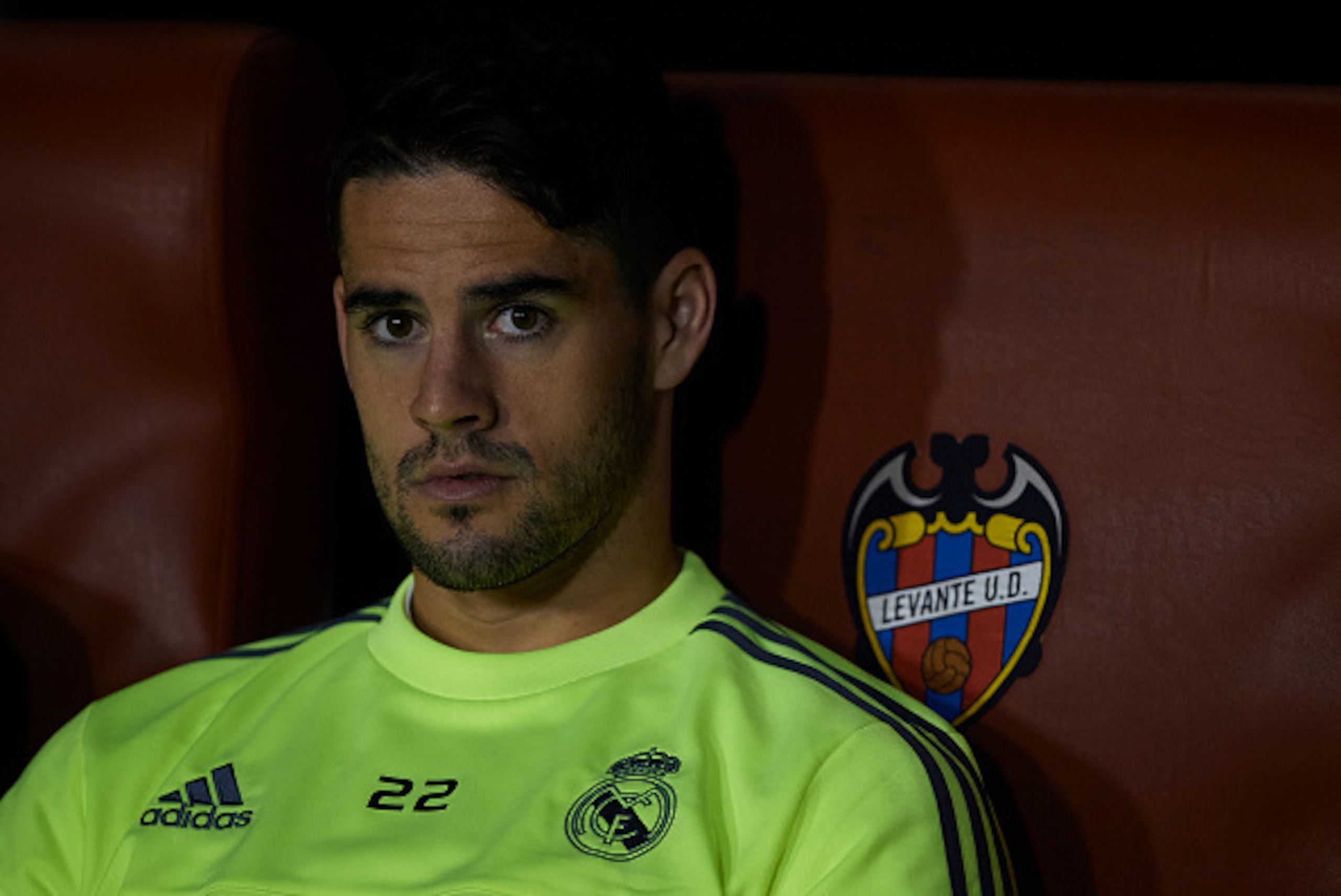 VALENCIA, SPAIN - MARCH 02:  Isco of Real Madrid looks on prior to the La Liga match between Levante UD and Real Madrid at Ciutat de Valencia on March 02, 2016 in Valencia, Spain.  (Photo by Manuel Queimadelos Alonso/Getty Images)
