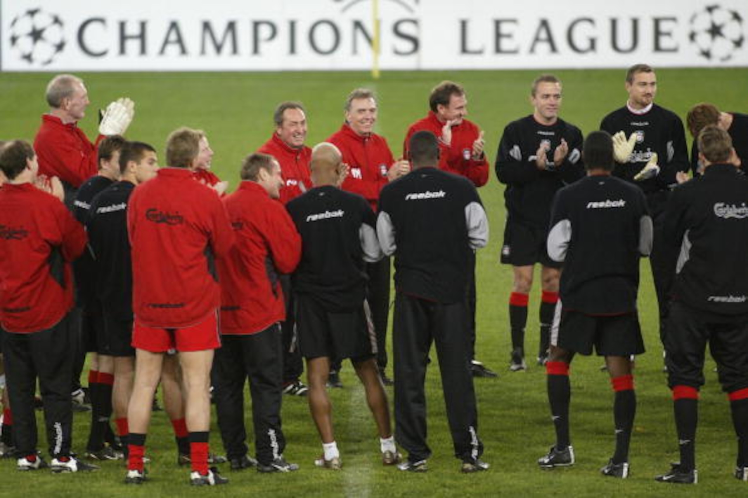BASEL, SWITZERLAND - NOVEMBER 11:  Liverpool manager Gerard Houllier talks to his players during Liverpool's training session on November 11, 2002 for their forthcoming Champions League match between FC Basel and Liverpool in the First Phase, Group B matc