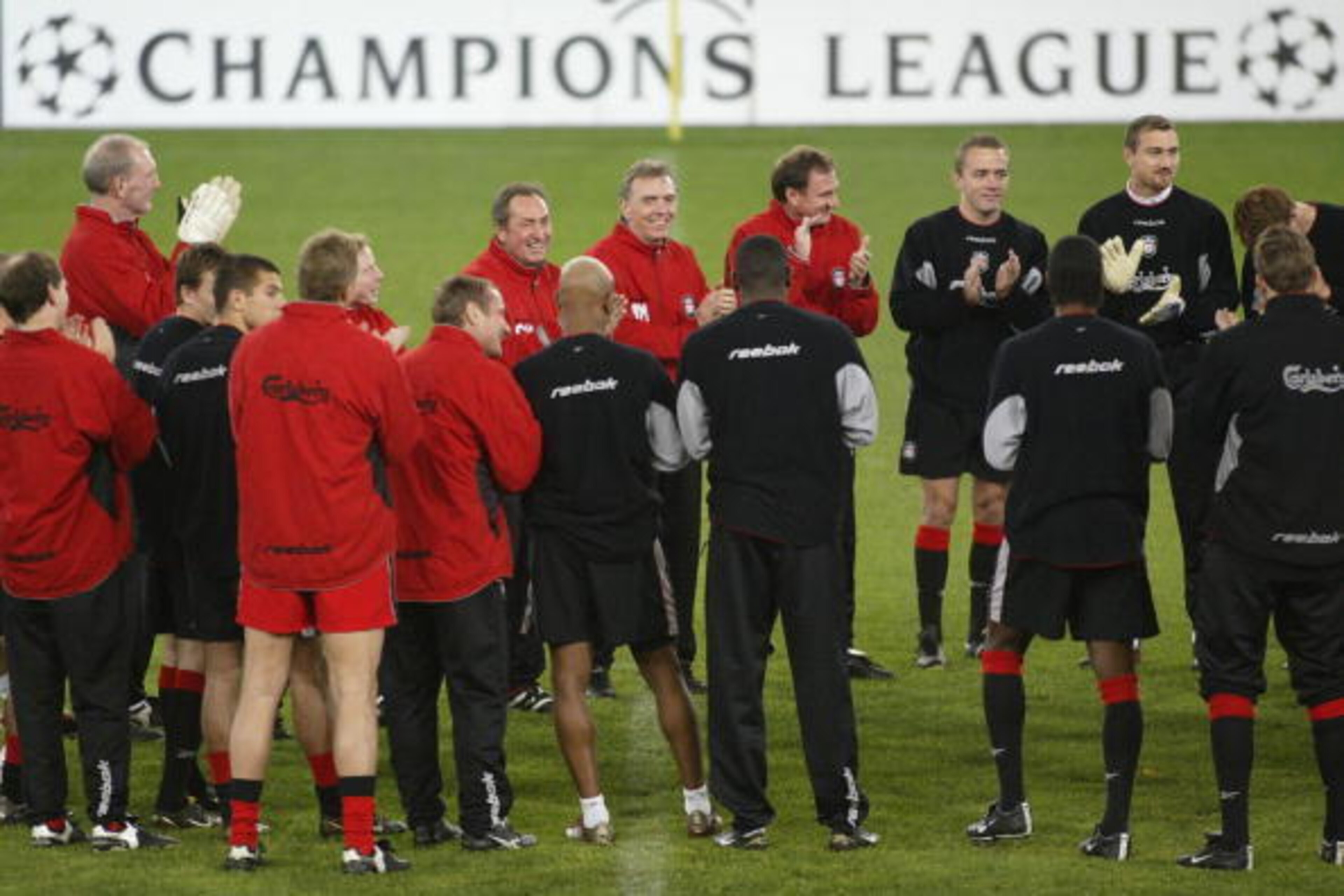 BASEL, SWITZERLAND - NOVEMBER 11:  Liverpool manager Gerard Houllier talks to his players during Liverpool's training session on November 11, 2002 for their forthcoming Champions League match between FC Basel and Liverpool in the First Phase, Group B matc