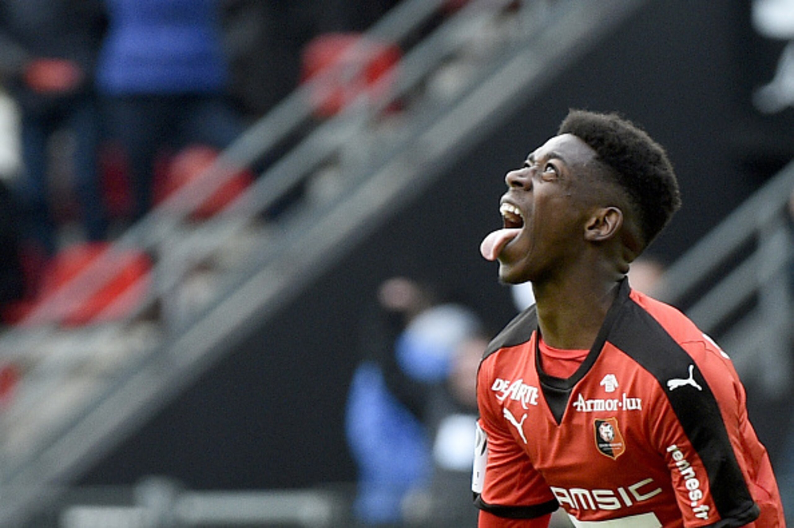 Rennes' French forward Ousmane Dembele celebrates after scoring a goal during the French L1 football match between Rennes (SRFC) and Nantes (FCN) on March 6, 2016 at the Roazhon Park stadium in Rennes, western France. AFP PHOTO / DAMIEN MEYER / AFP / DAM Rennes' French forward Ousmane Dembele celebrates after scoring a goal during the French L1 football match between Rennes (SRFC) and Nantes (FCN) on March 6, 2016 at the Roazhon Park stadium in Rennes, western France. AFP PHOTO / DAMIEN MEYER / AFP / DAM