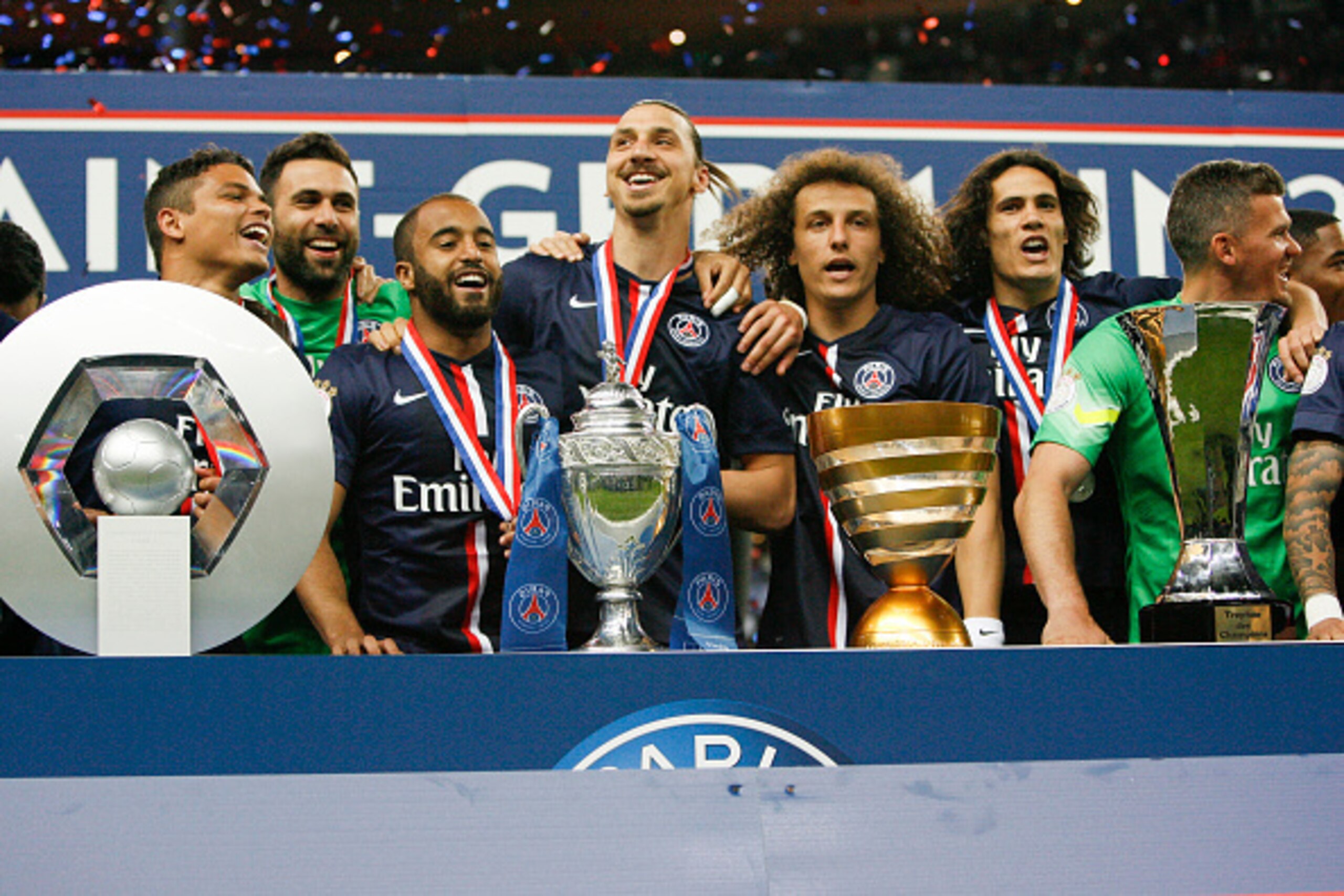 PARIS, FRANCE - MAY 30: Thiago Silva, Salvatore Sirigu, Lucas, Zlatan Ibrahimovic, David Luiz, Edinson Cavani, Nicolas Douchez and their teammates celebrates the victory of the French Cup Final game between AJ Auxerre and Paris Saint-Germain and the four