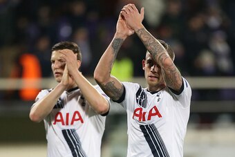 dFLORENCE - FEBRUARY 18: Toby Alderweireld and Kevin Wimmer (left) of Tottenham thank their supporters following the UEFA Europa League round of 32 first leg match between Fiorentina and Tottenham Hotspur at Stadio Artemio Franchi on February 18, 2016 in 