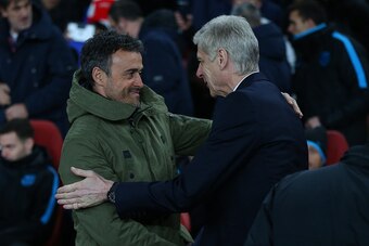 LONDON, ENGLAND - FEBRUARY 23 :  Luis Enrique manager of FC Barcelona and Arsene Wenger manager of Arsenal before the UEFA Champions League match between Arsenal and Barcelona at the Emirates Stadium on February 23, 2016 in London, United Kingdom.  (Photo
