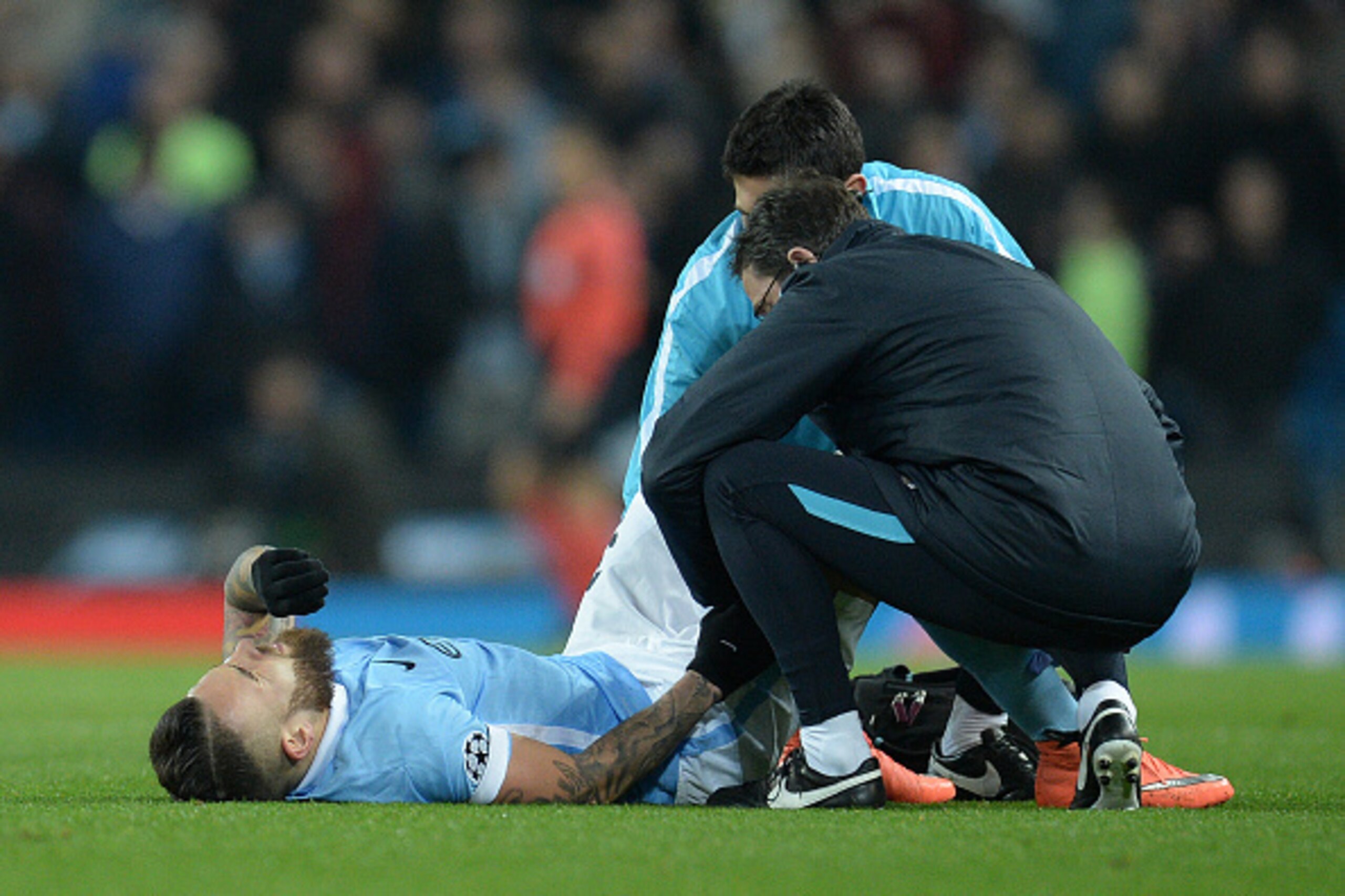 Manchester City's Argentinian defender Nicolas Otamendi receives medical treatment following a clash with Dynamo Kiev's Ukrainian midfielder Vitaliy Buyalskiy (not pictured) during a UEFA Champions League last 16, second leg football match between Manches