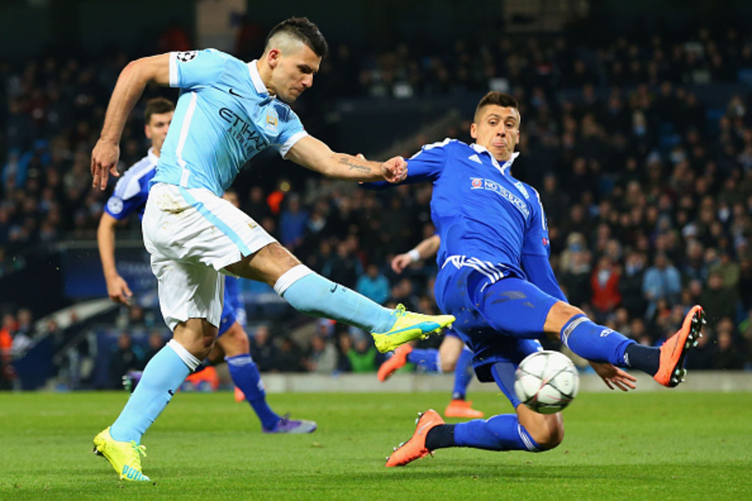 MANCHESTER, ENGLAND - MARCH 15:  Sergio Aguero of Manchester City shoots past Yevhen Khacheridi of Dynamo Kiev during the UEFA Champions League round of 16 second leg match between Manchester City FC and FC Dynamo Kyiv at the Etihad Stadium on March 15, 2