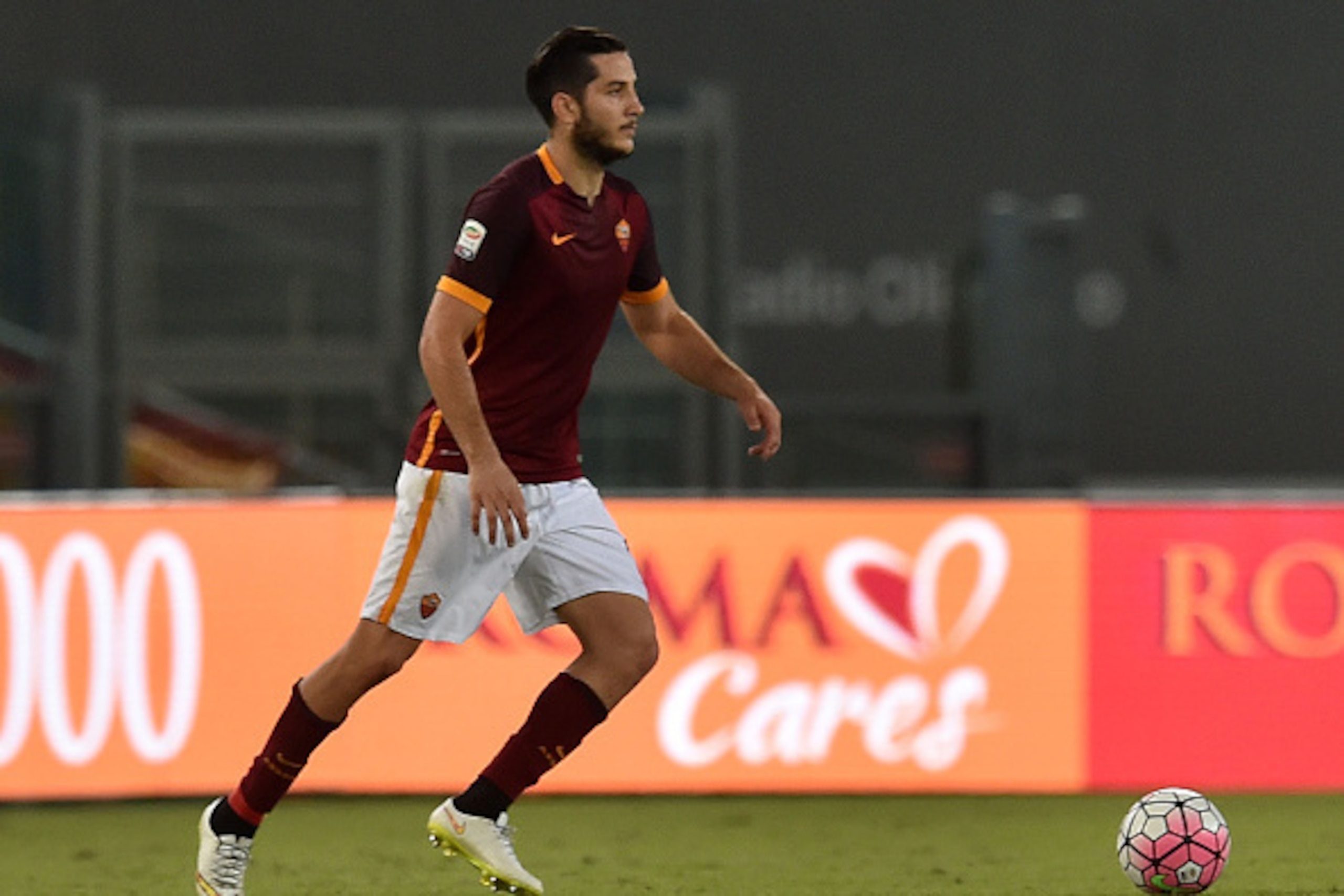 ROME, ITALY - SEPTEMBER 26:  Kostas Manolas of AS Roma in action during the Serie A match between AS Roma and Carpi FC at Stadio Olimpico on September 26, 2015 in Rome, Italy.  (Photo by Giuseppe Bellini/Getty Images)