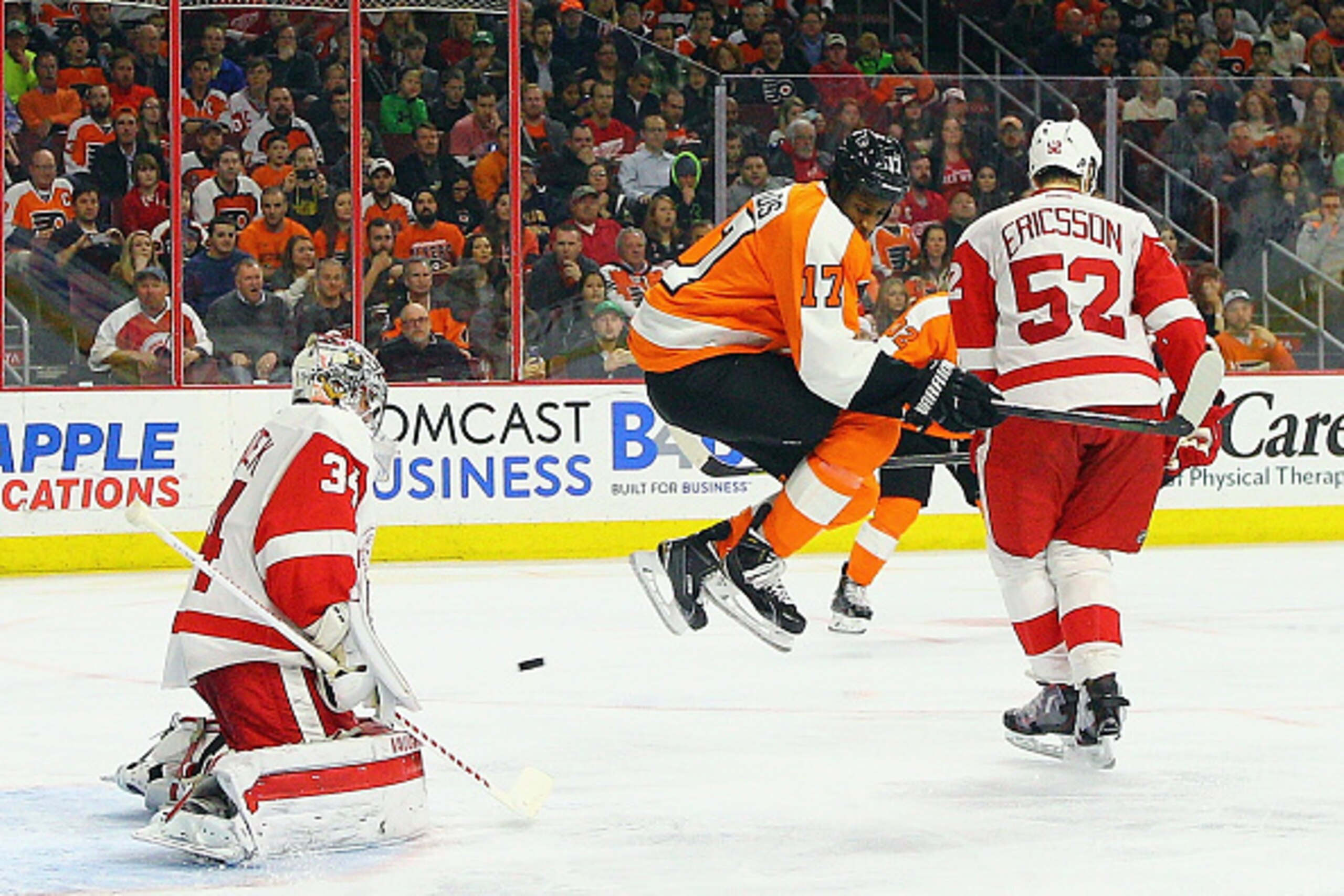 PHILADELPHIA, PA - MARCH 15: Wayne Simmonds #17 of the Philadelphia Flyers jumps in front of Petr Mrazek #34 of the Detroit Red Wings during the second period at the Wells Fargo Center on March 15, 2016 in Philadelphia, Pennsylvania. (Photo by Bruce Benn PHILADELPHIA, PA - MARCH 15: Wayne Simmonds #17 of the Philadelphia Flyers jumps in front of Petr Mrazek #34 of the Detroit Red Wings during the second period at the Wells Fargo Center on March 15, 2016 in Philadelphia, Pennsylvania. (Photo by Bruce Benn