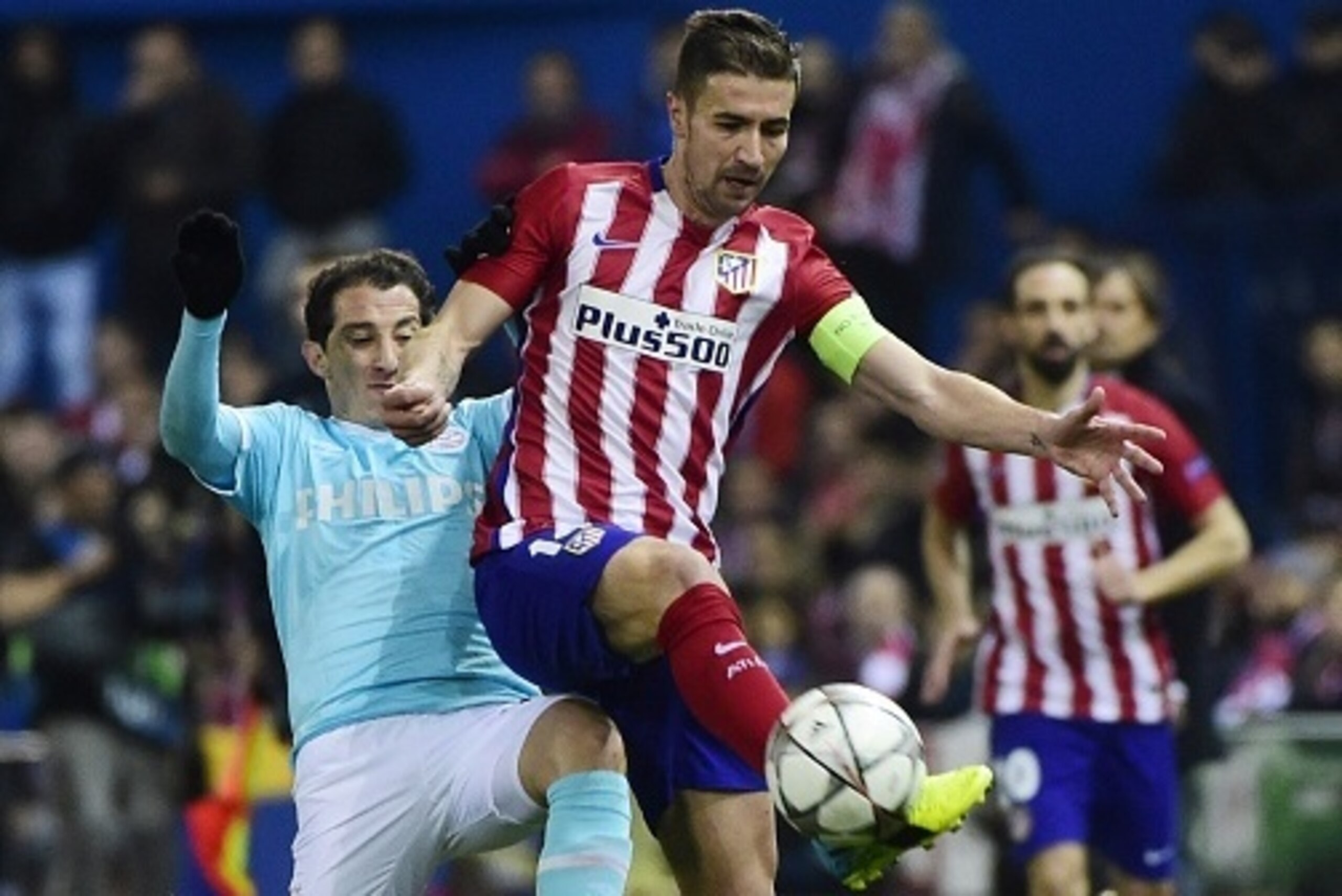 Atletico Madrid's midfielder Gabi (R) vies with PSV Eindhoven's Mexican midfielder Andres Guardado during the UEFA Champions League last sixteen second leg football match Club Atletico de Madrid vs PSV Eindhoven at the Vicente Calderon stadium in Madrid o