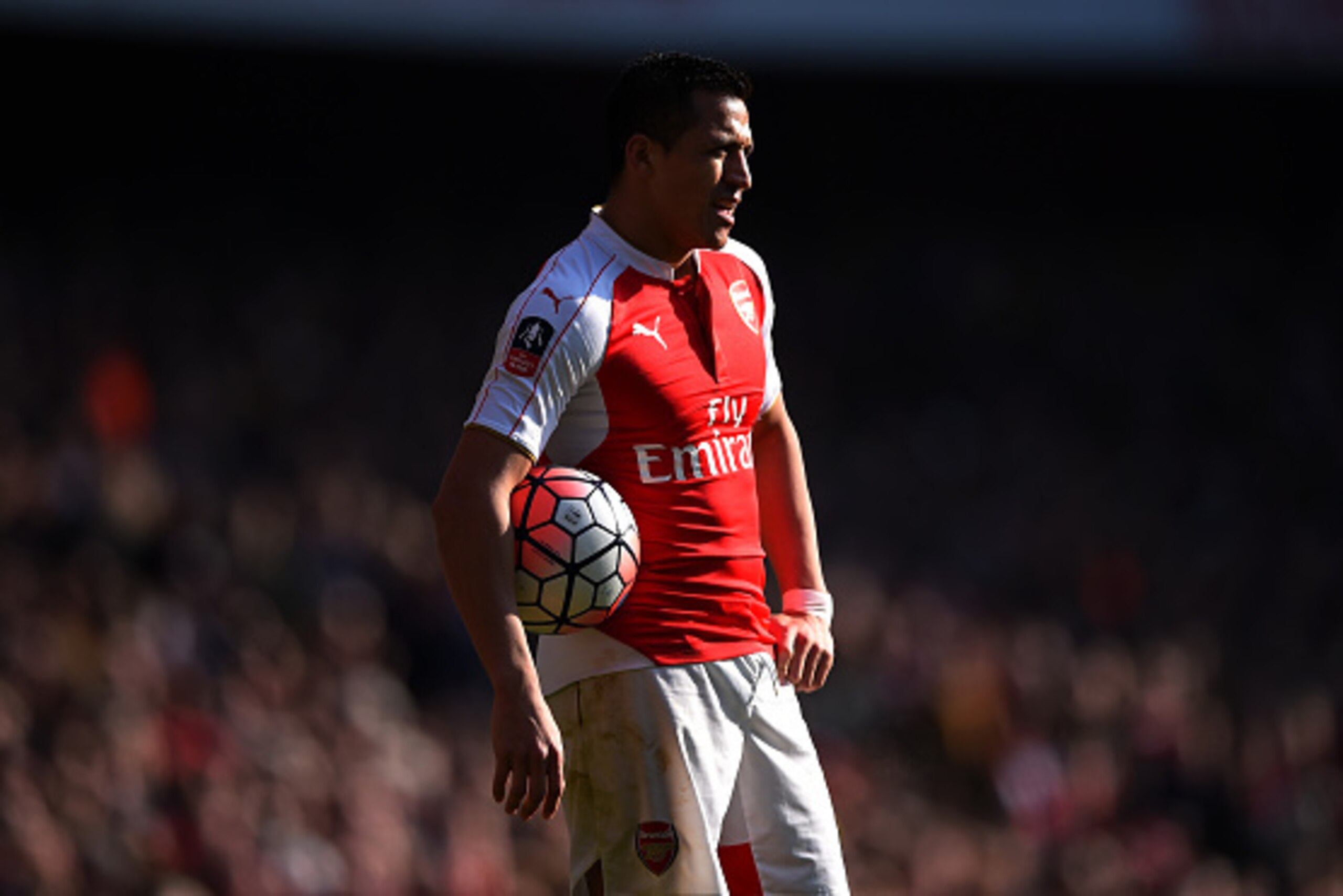 LONDON, ENGLAND - MARCH 13: Alexis Sanchez of Arsenal looks on during the Emirates FA Cup sixth round match between Arsenal and Watford at Emirates Stadium on March 13, 2016 in London, England. (Photo by Shaun Botterill/Getty Images) LONDON, ENGLAND - MARCH 13: Alexis Sanchez of Arsenal looks on during the Emirates FA Cup sixth round match between Arsenal and Watford at Emirates Stadium on March 13, 2016 in London, England. (Photo by Shaun Botterill/Getty Images)